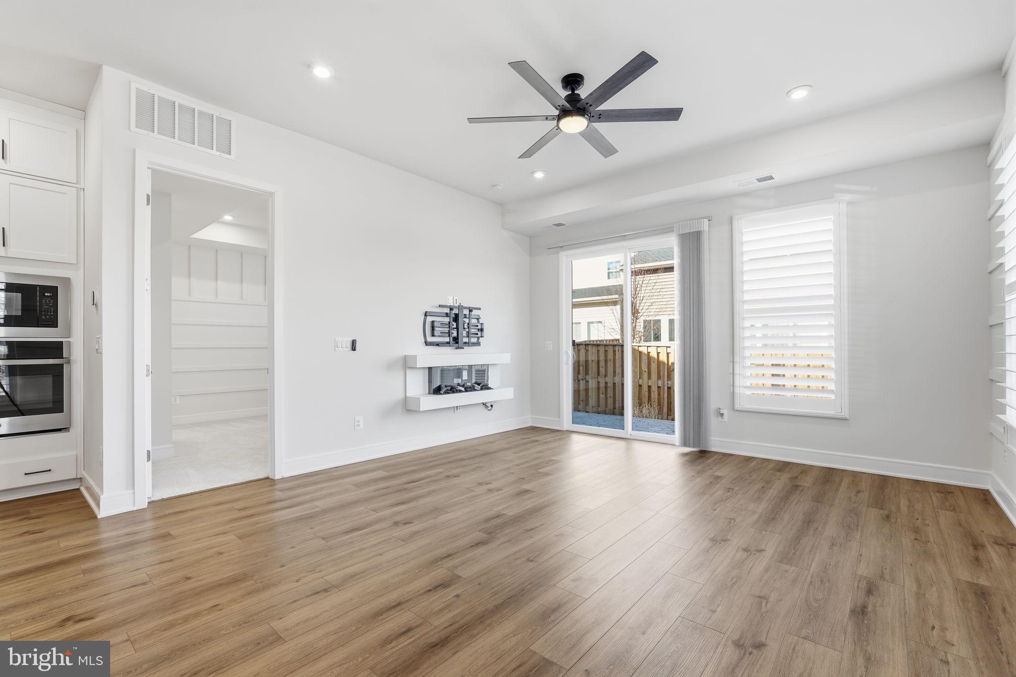 ROBINSON MANOR - Residential