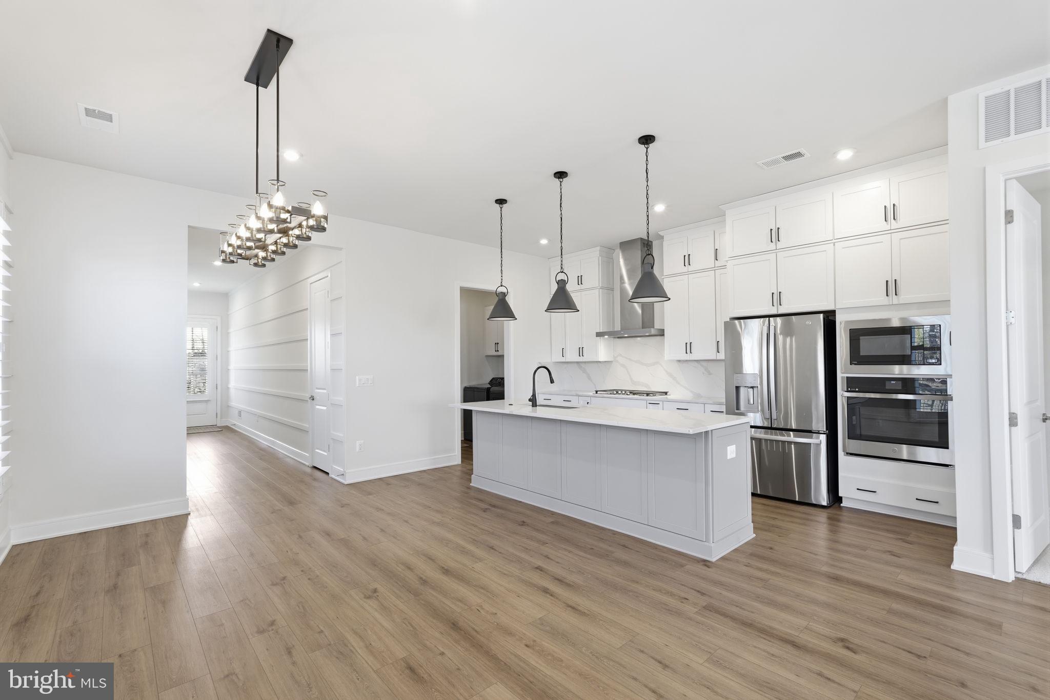 ROBINSON MANOR - Residential