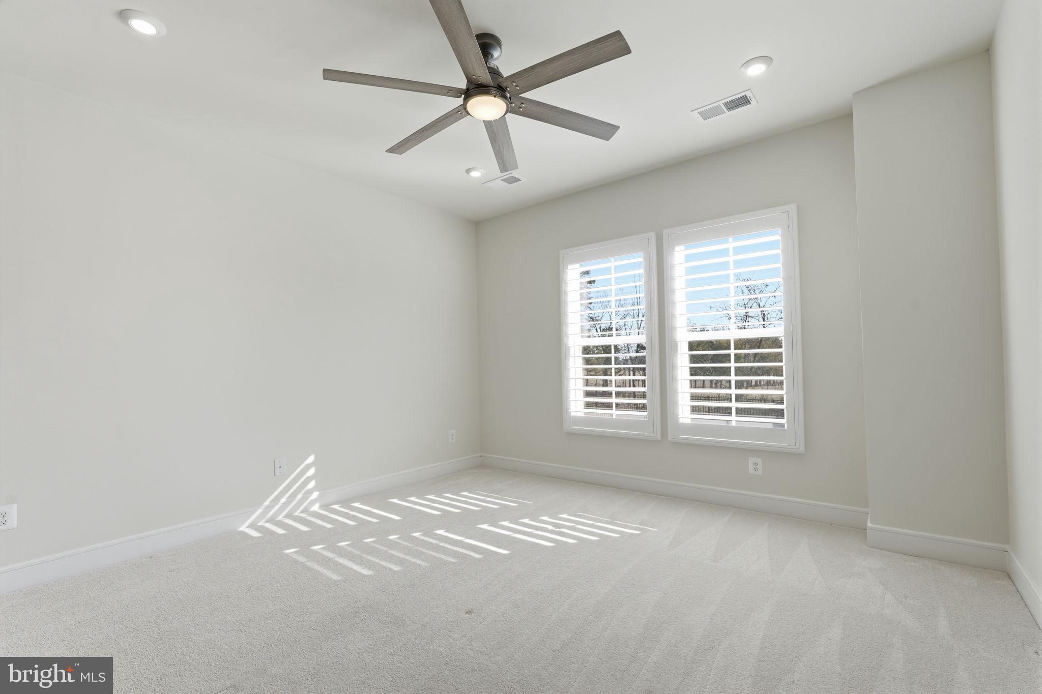 ROBINSON MANOR - Residential