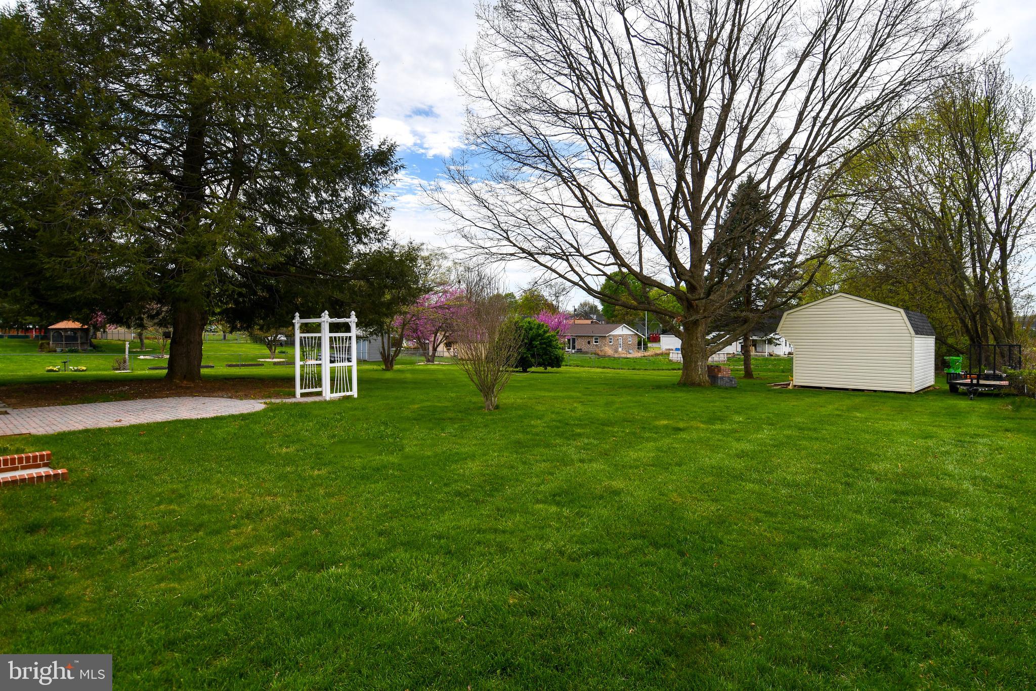 17527 WOODLAWN DRIVE