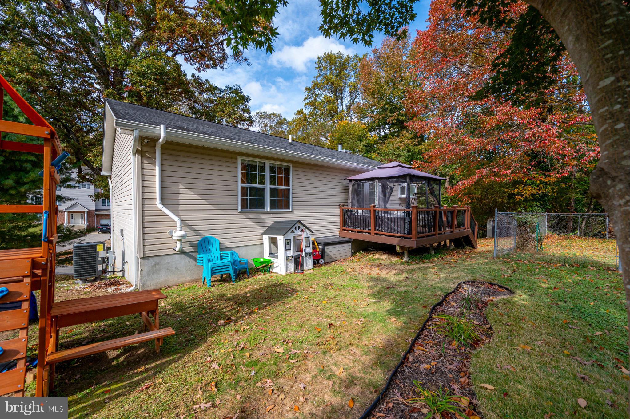 BREEZY POINT - Residential