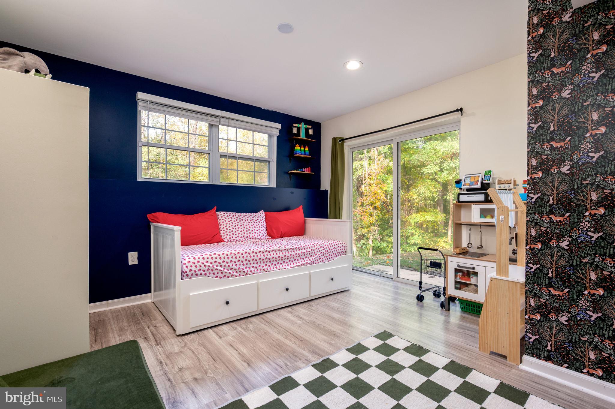 BREEZY POINT - Residential