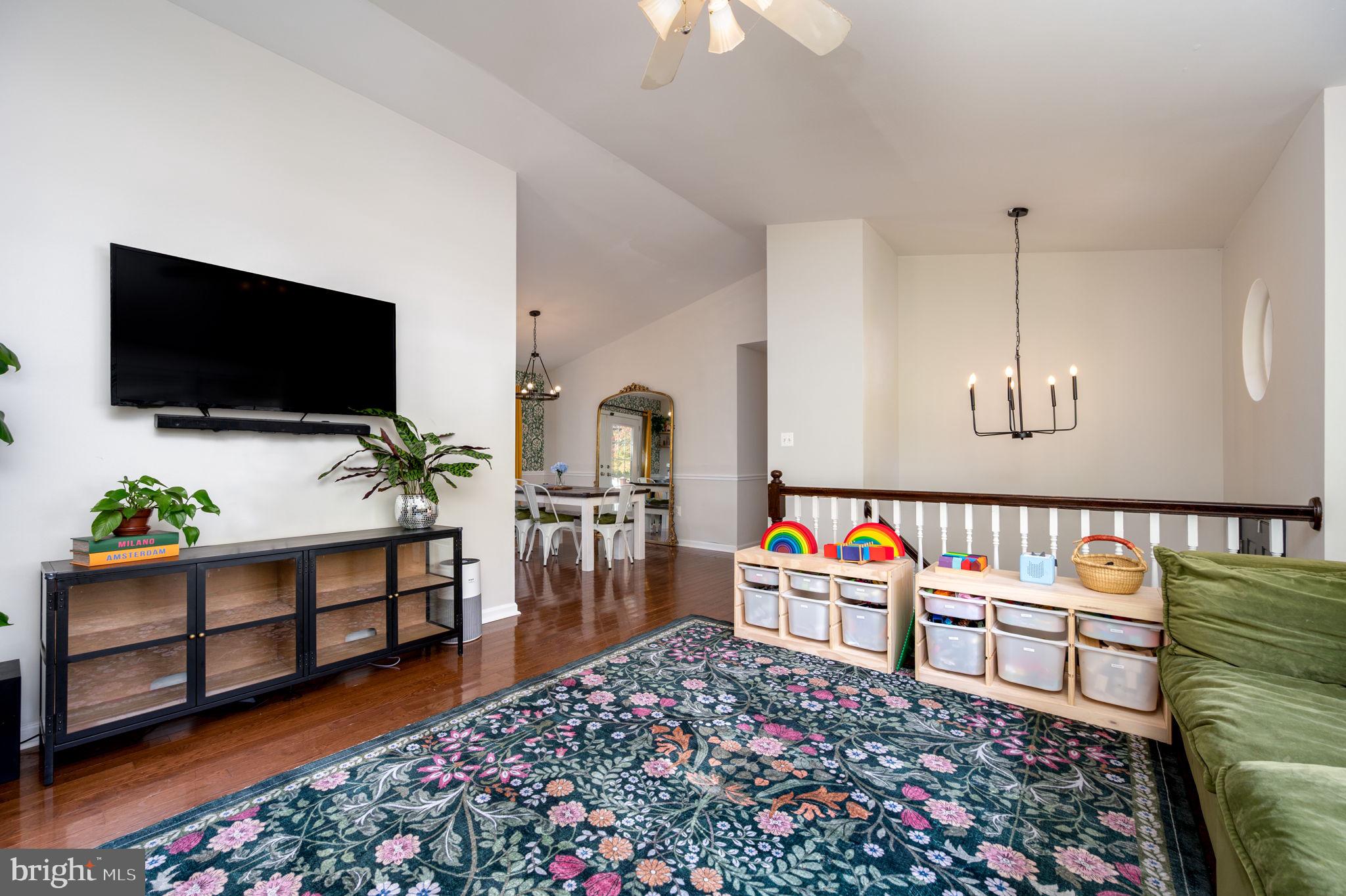 BREEZY POINT - Residential