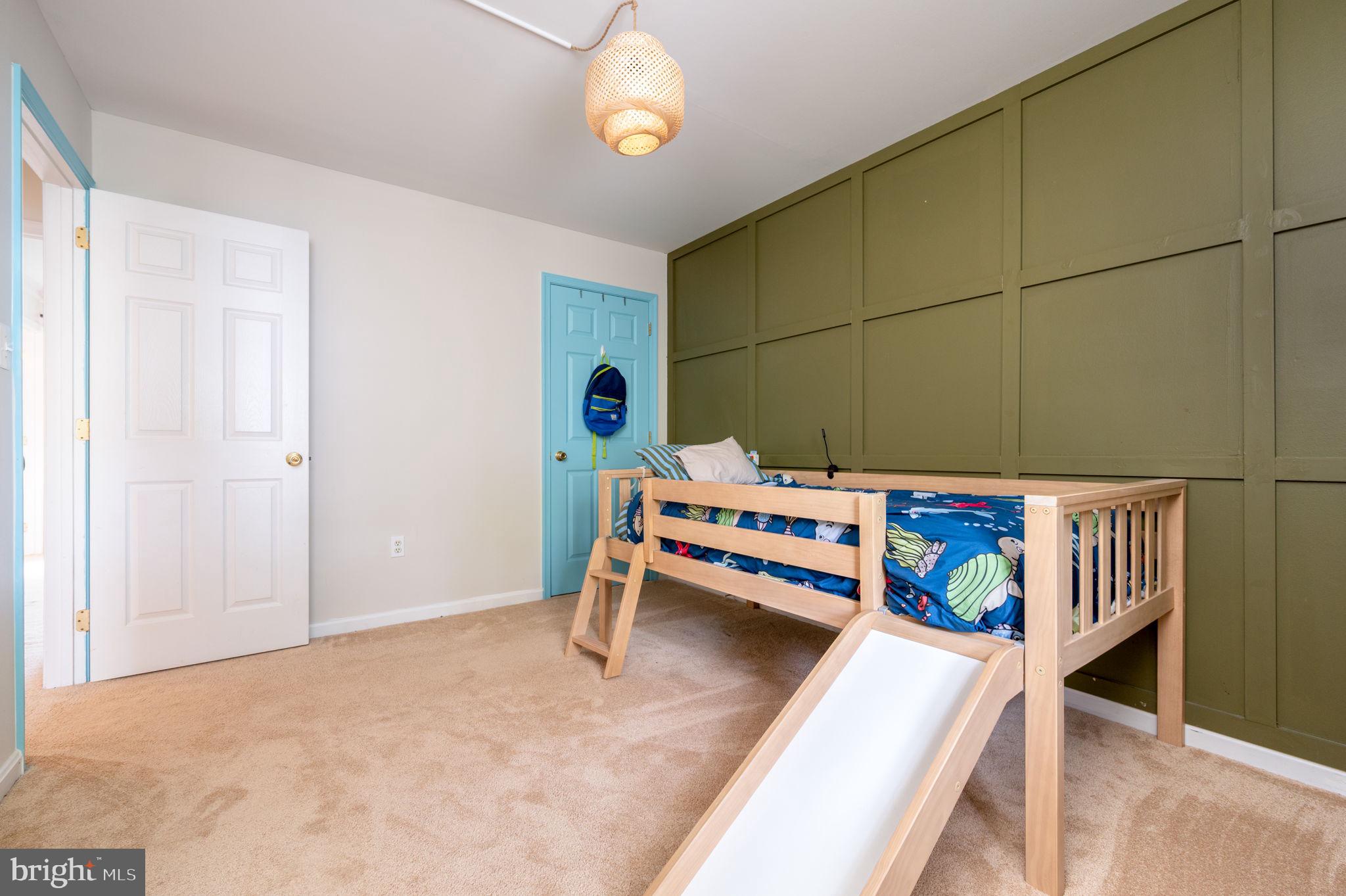 BREEZY POINT - Residential