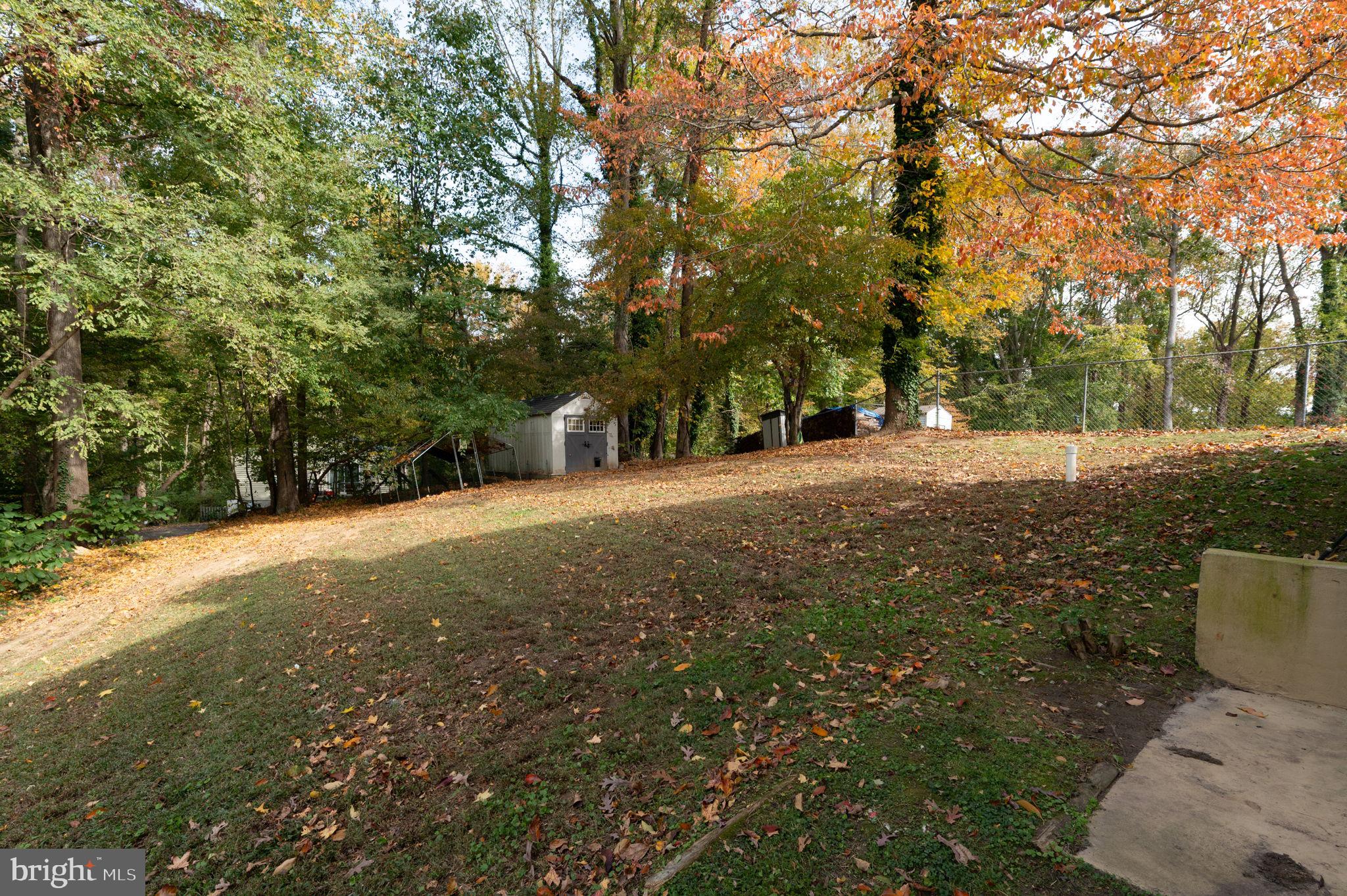 BREEZY POINT - Residential