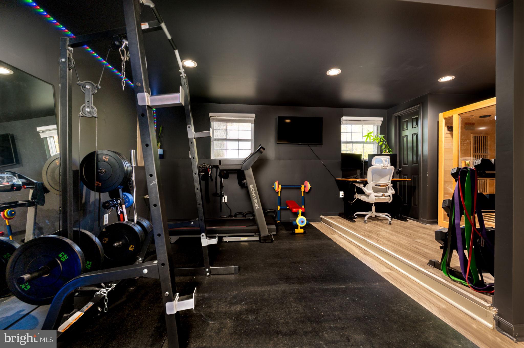 BREEZY POINT - Residential