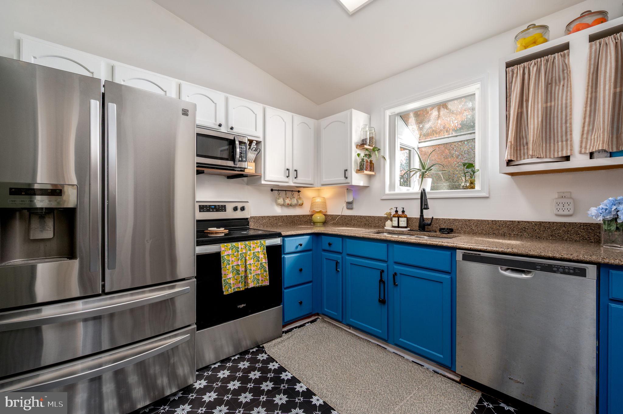 BREEZY POINT - Residential