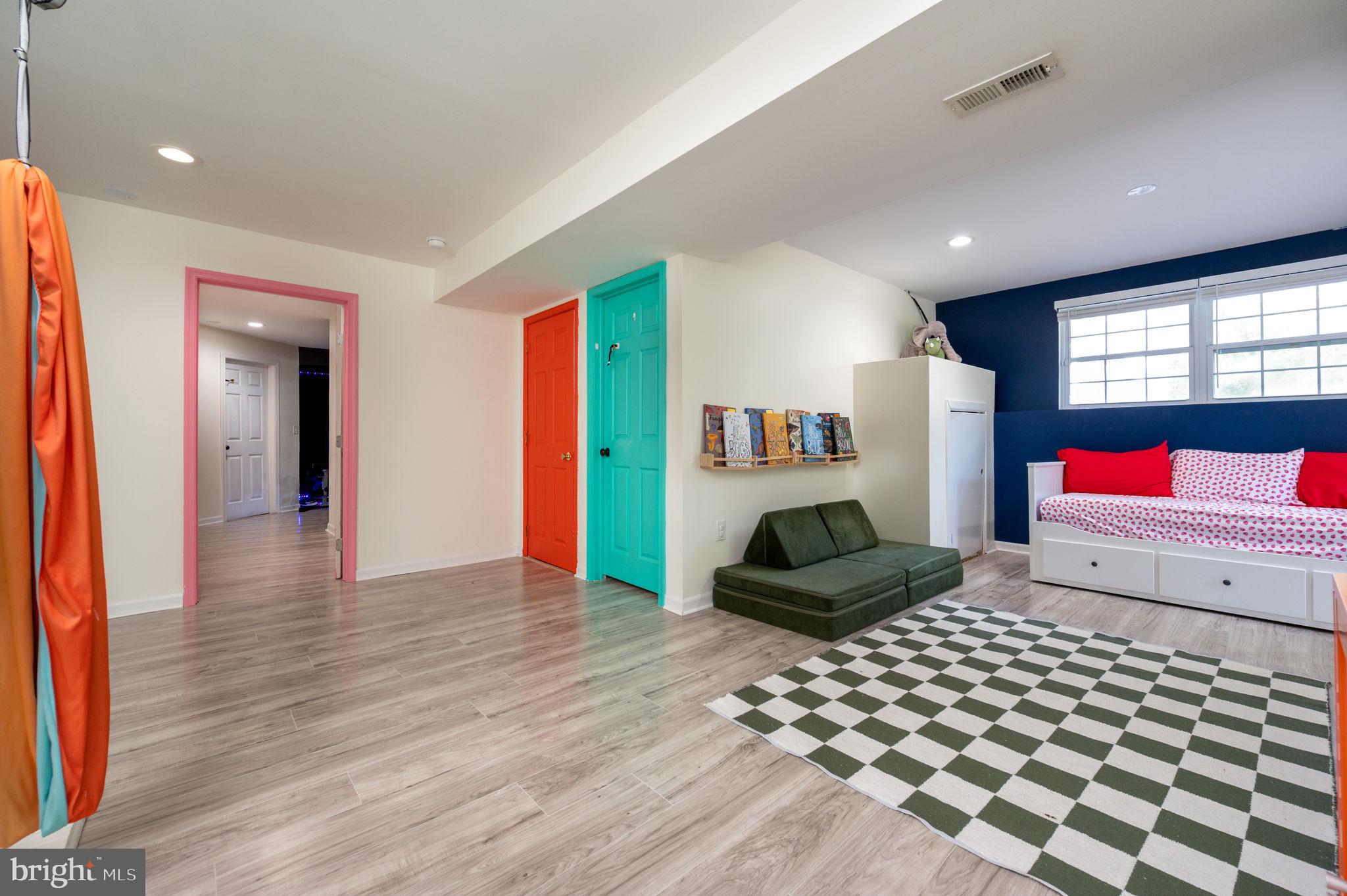 BREEZY POINT - Residential