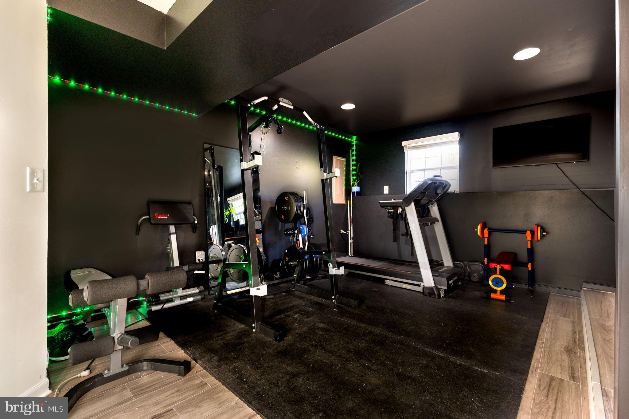 BREEZY POINT - Residential