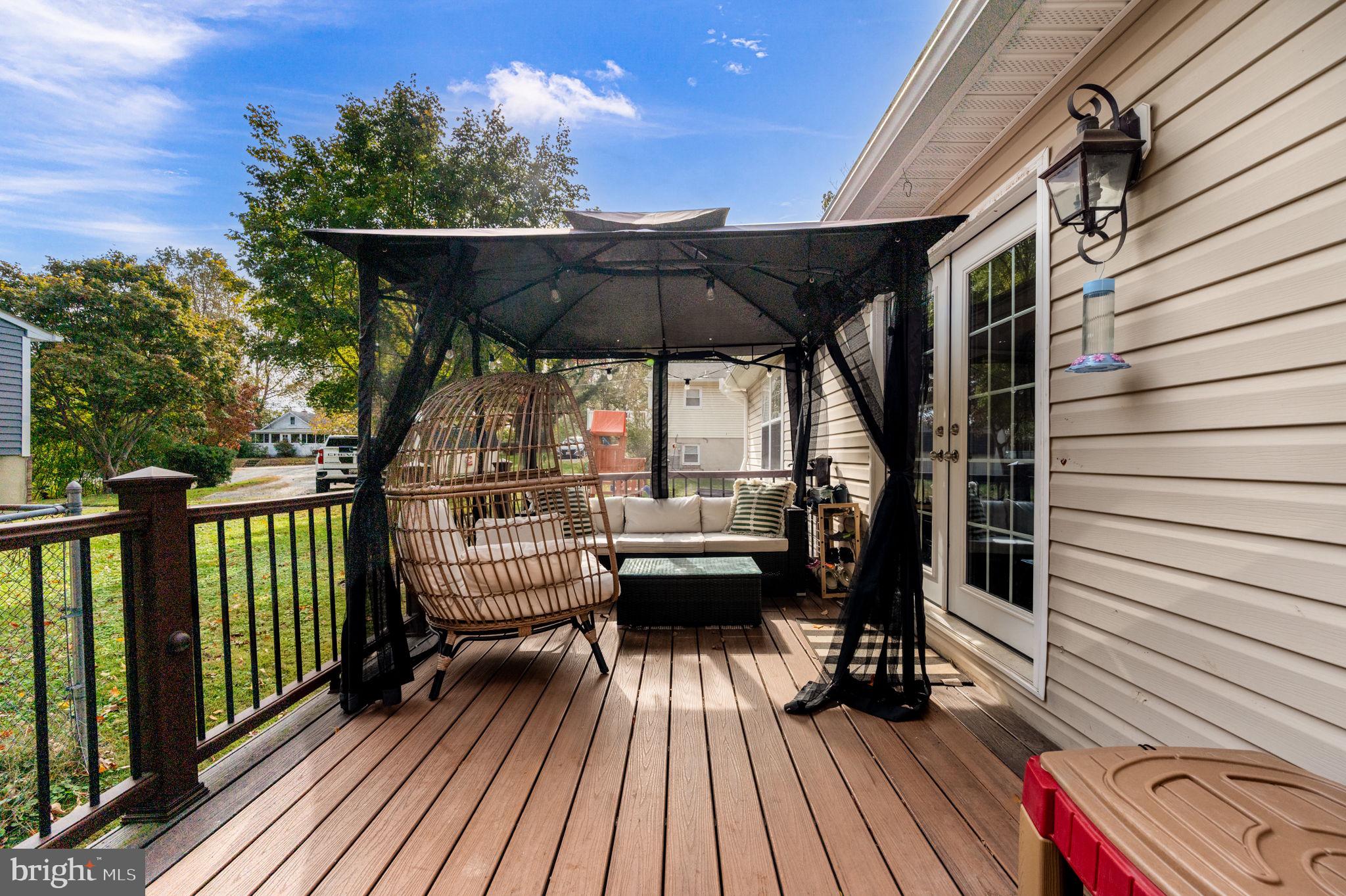 BREEZY POINT - Residential