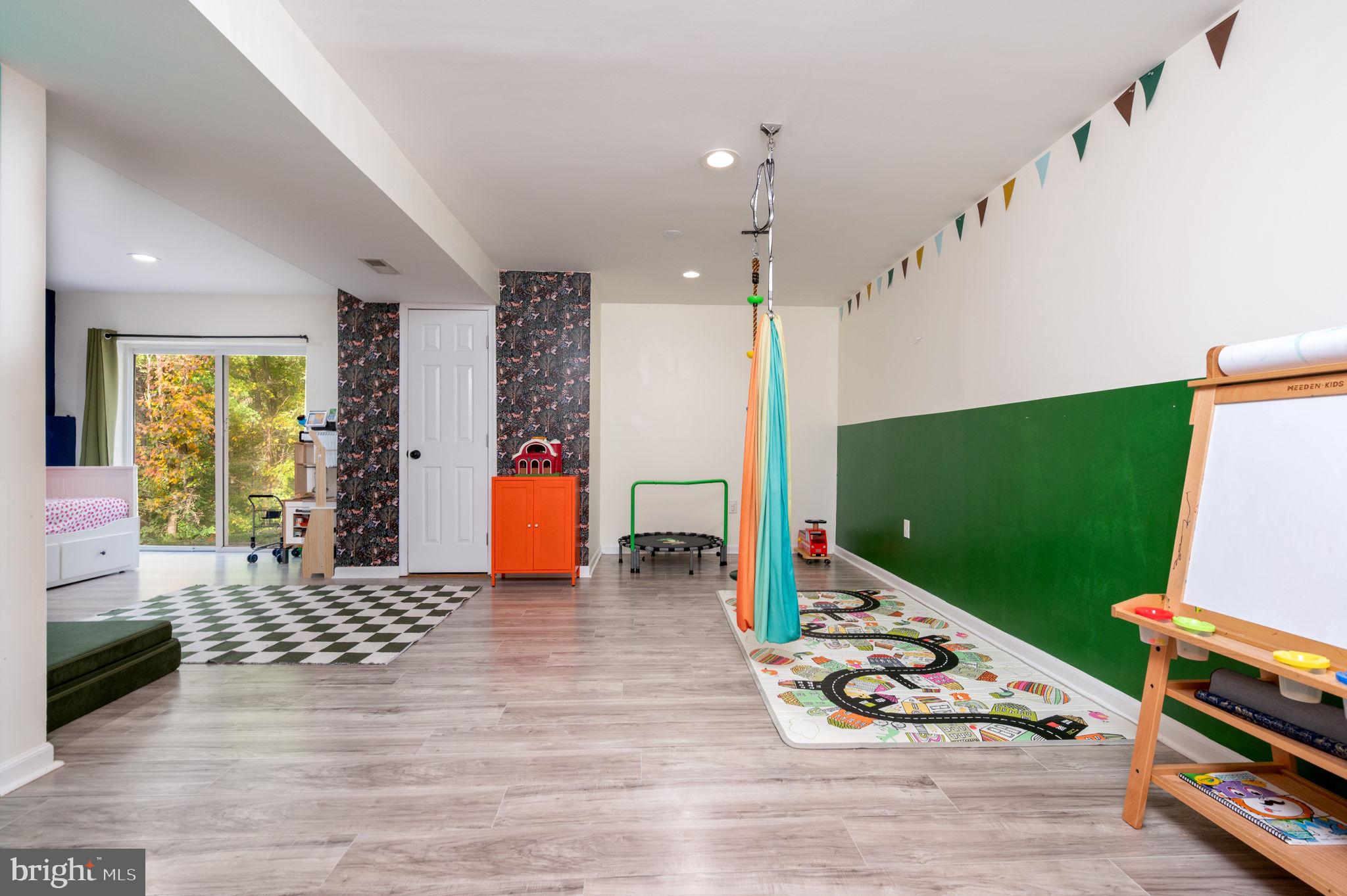 BREEZY POINT - Residential