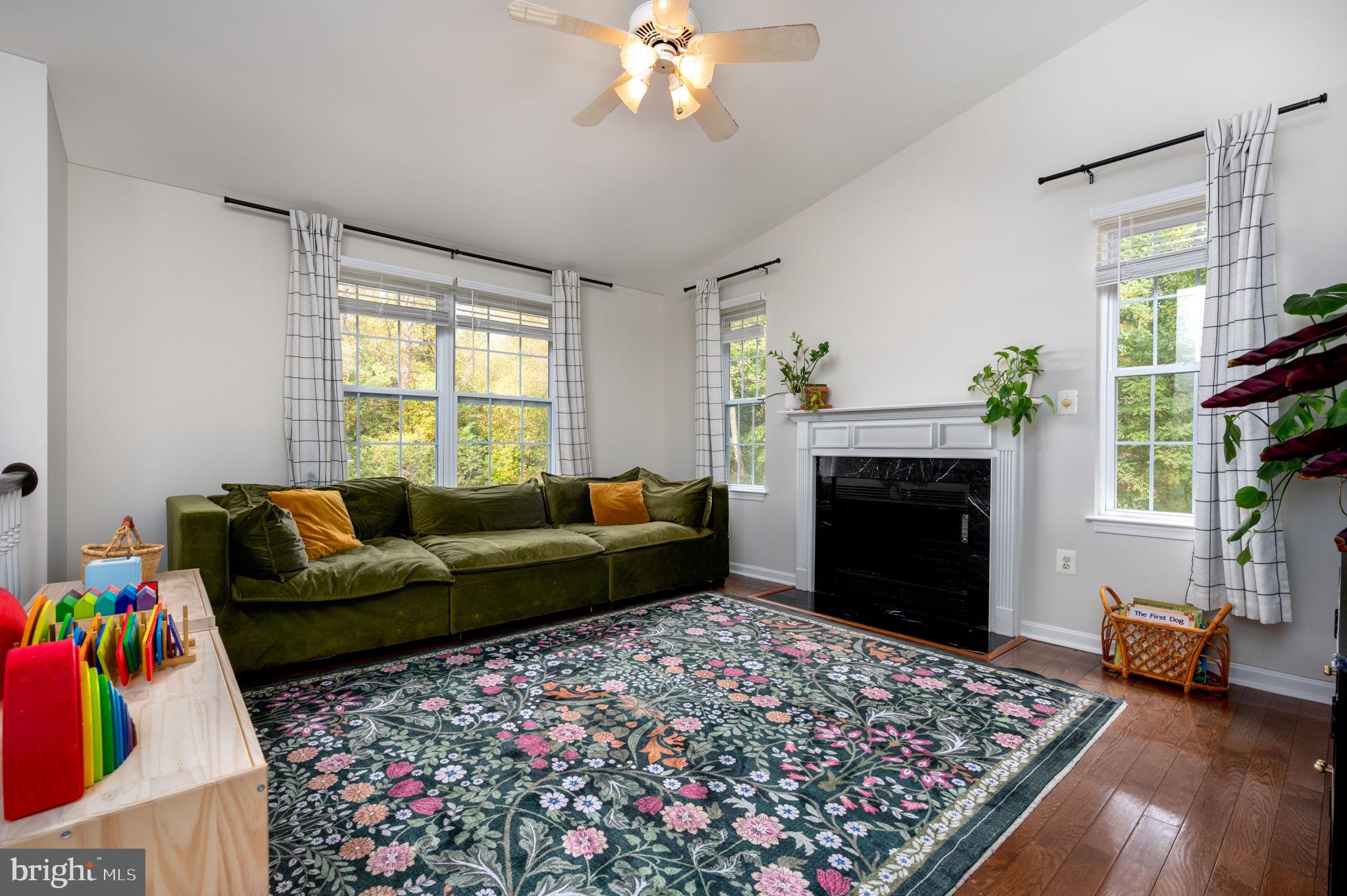 BREEZY POINT - Residential