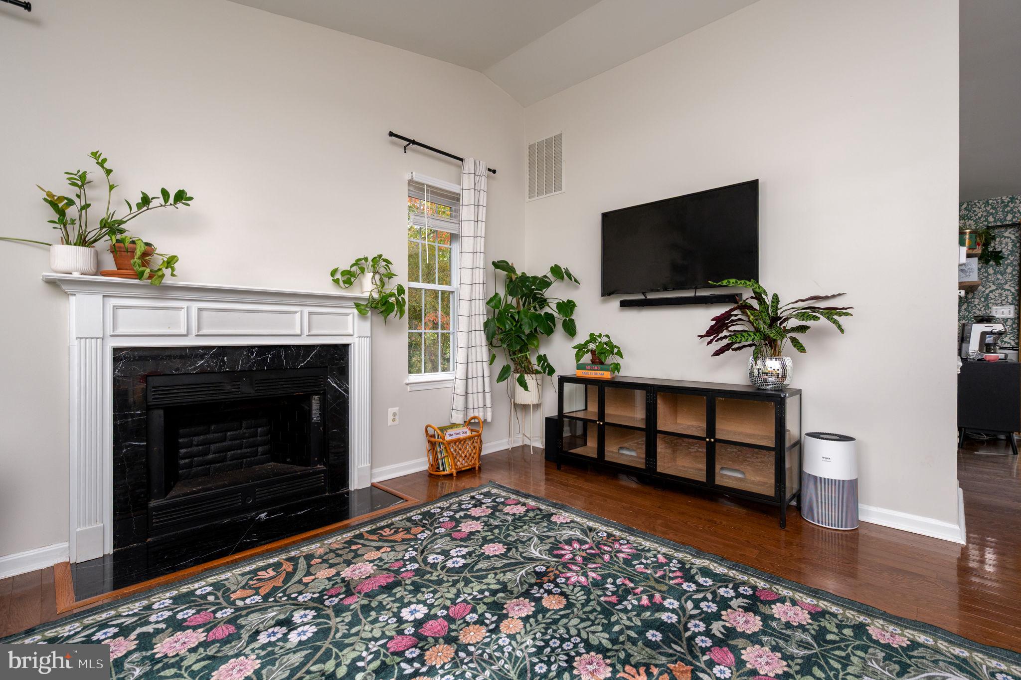 BREEZY POINT - Residential