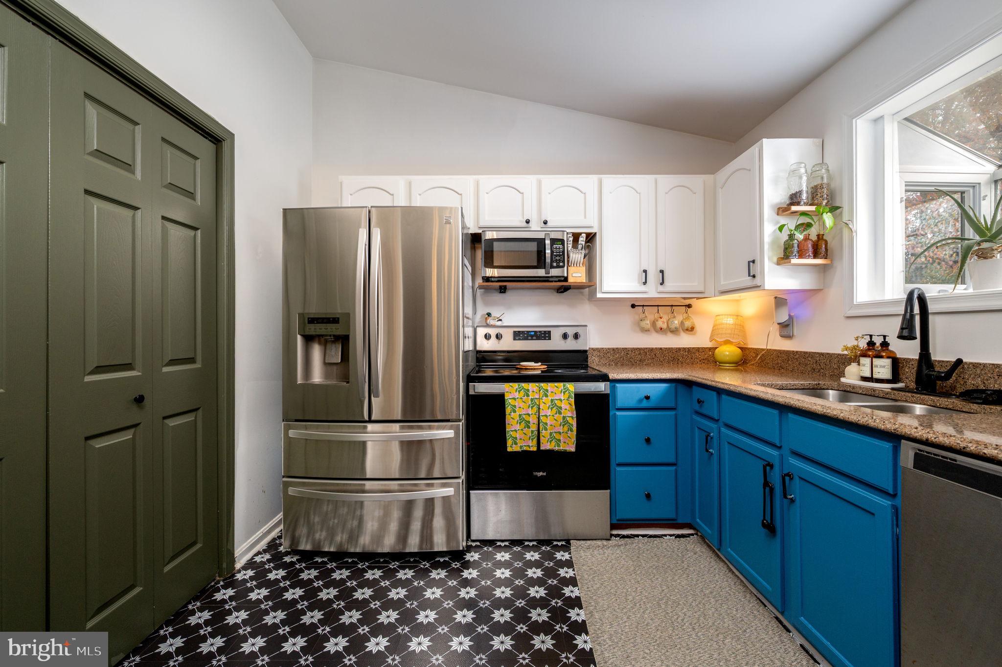 BREEZY POINT - Residential