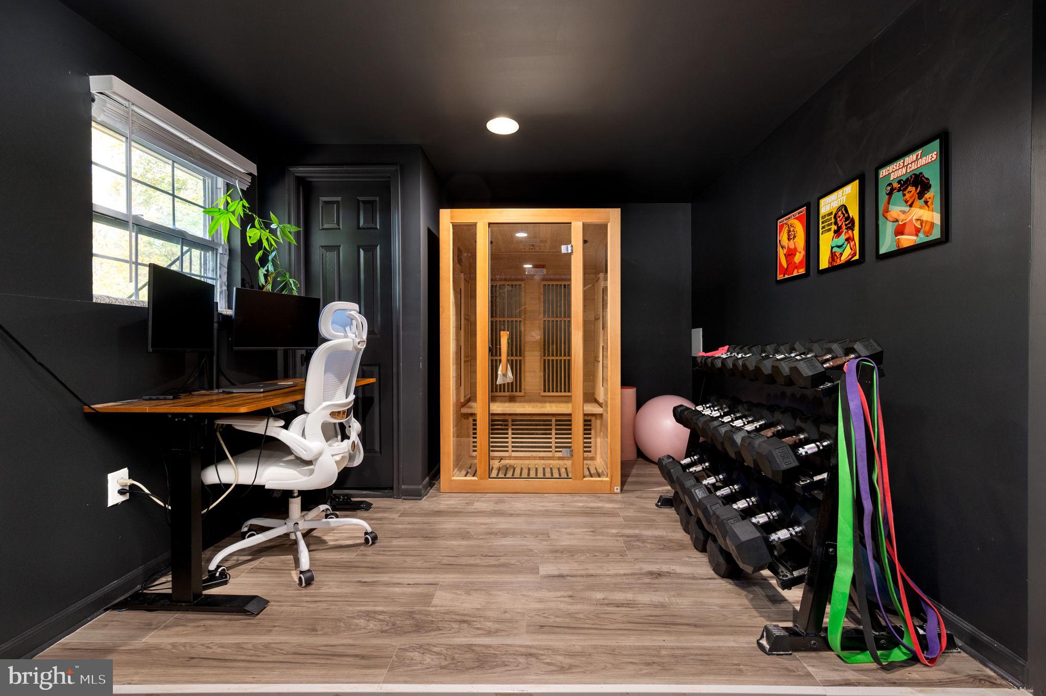 BREEZY POINT - Residential