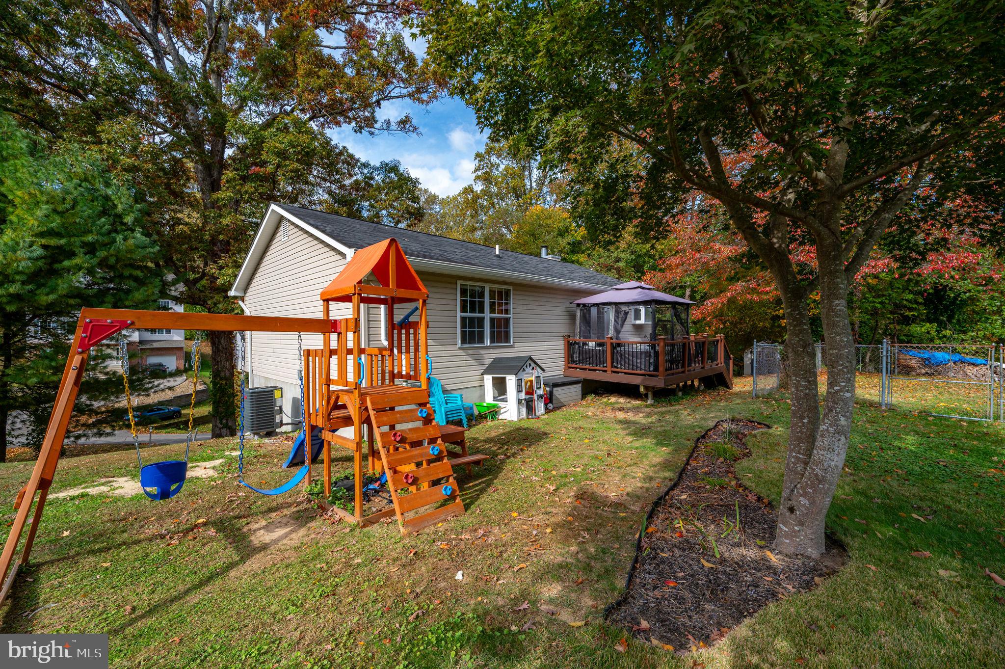 BREEZY POINT - Residential