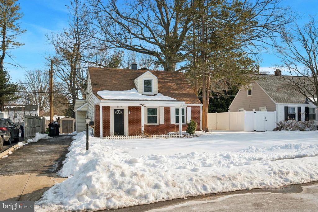 Photo of 1957 Clearview Ave, NORRISTOWN, PA 19403 (MLS # PAMC2167826)