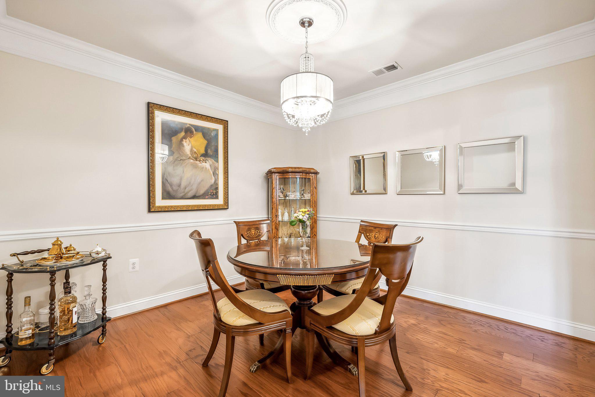 SAINTSBURY PLAZA - Residential