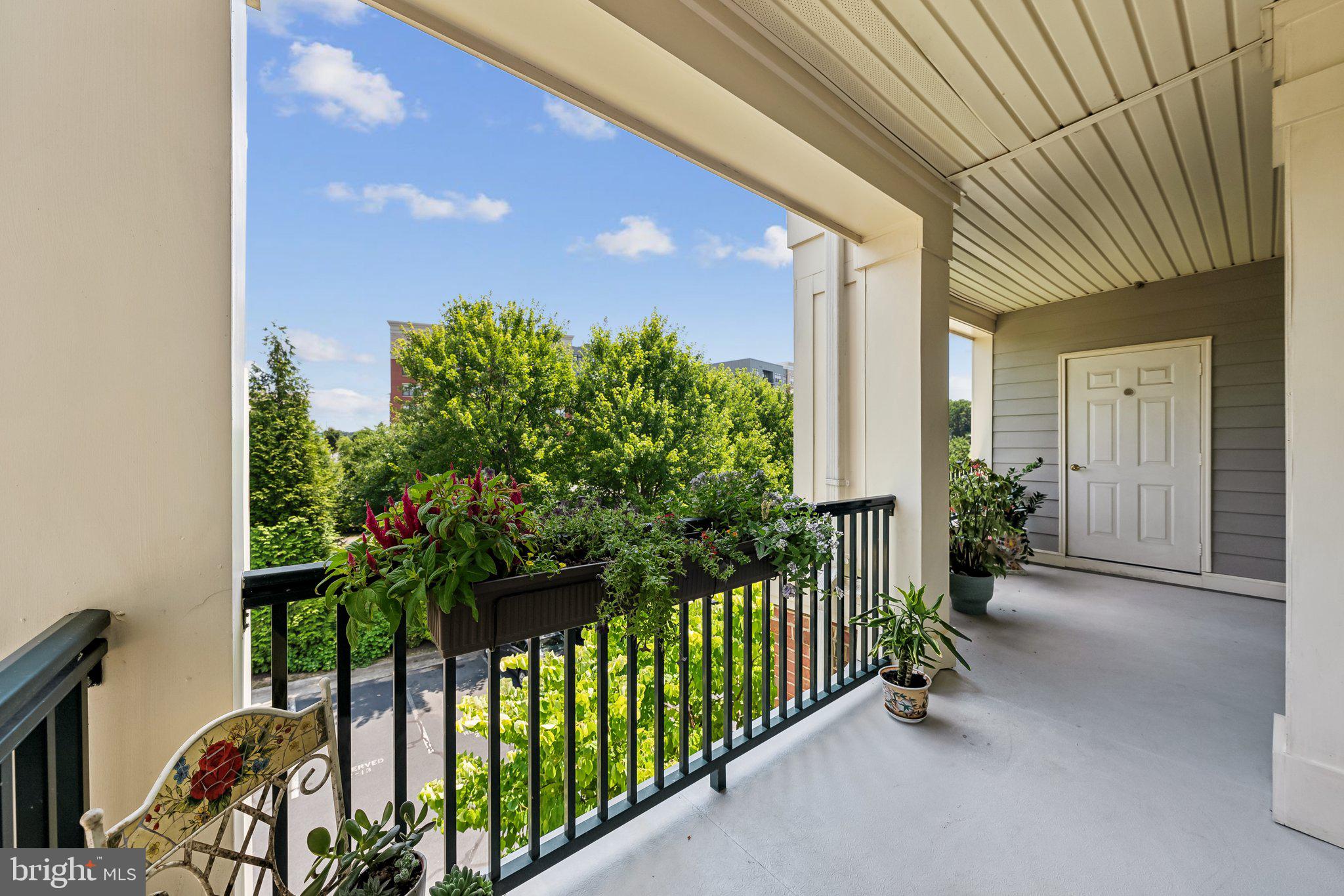 SAINTSBURY PLAZA - Residential