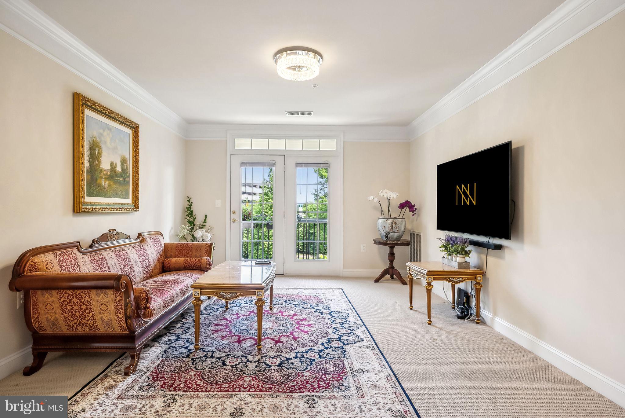 SAINTSBURY PLAZA - Residential