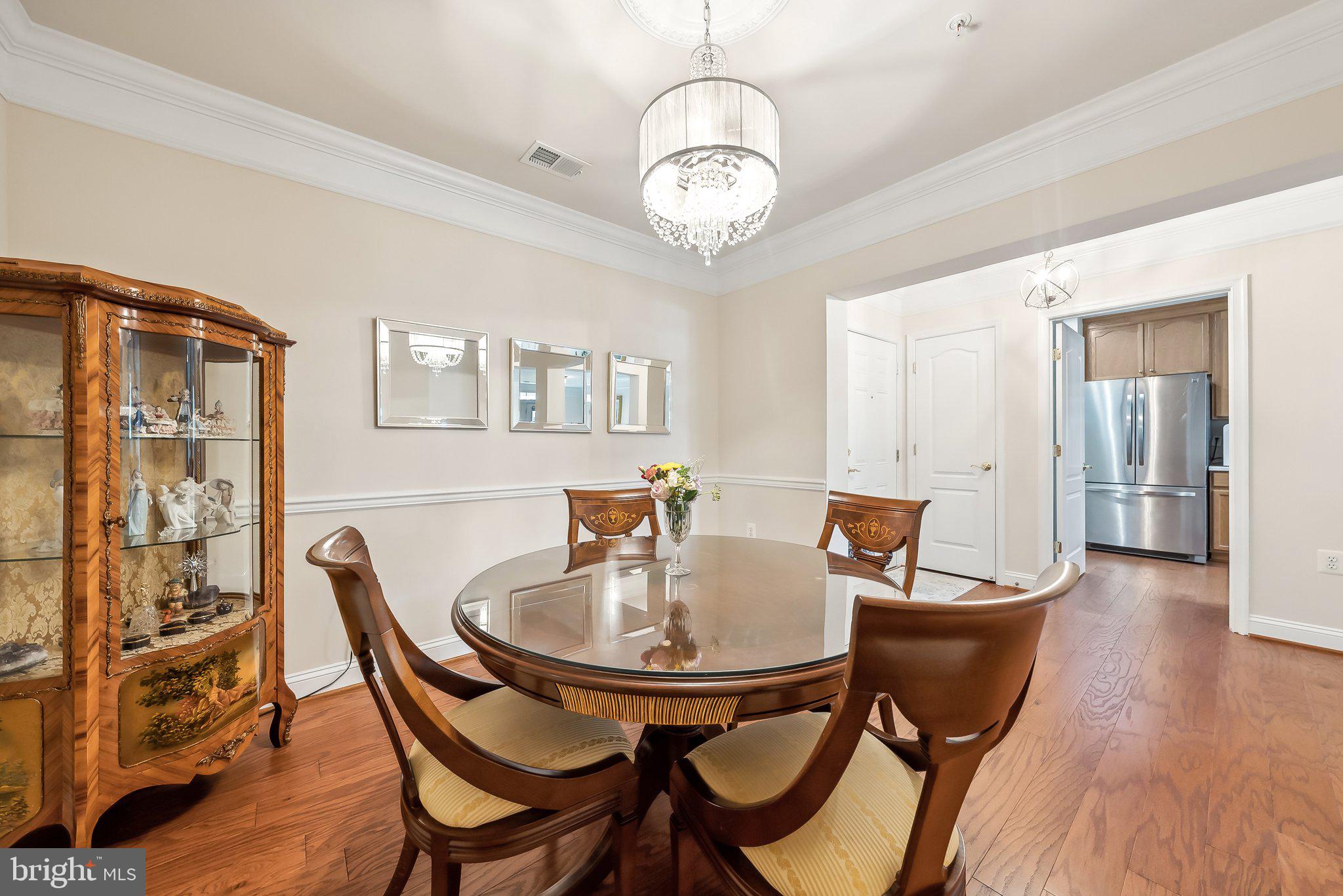 SAINTSBURY PLAZA - Residential