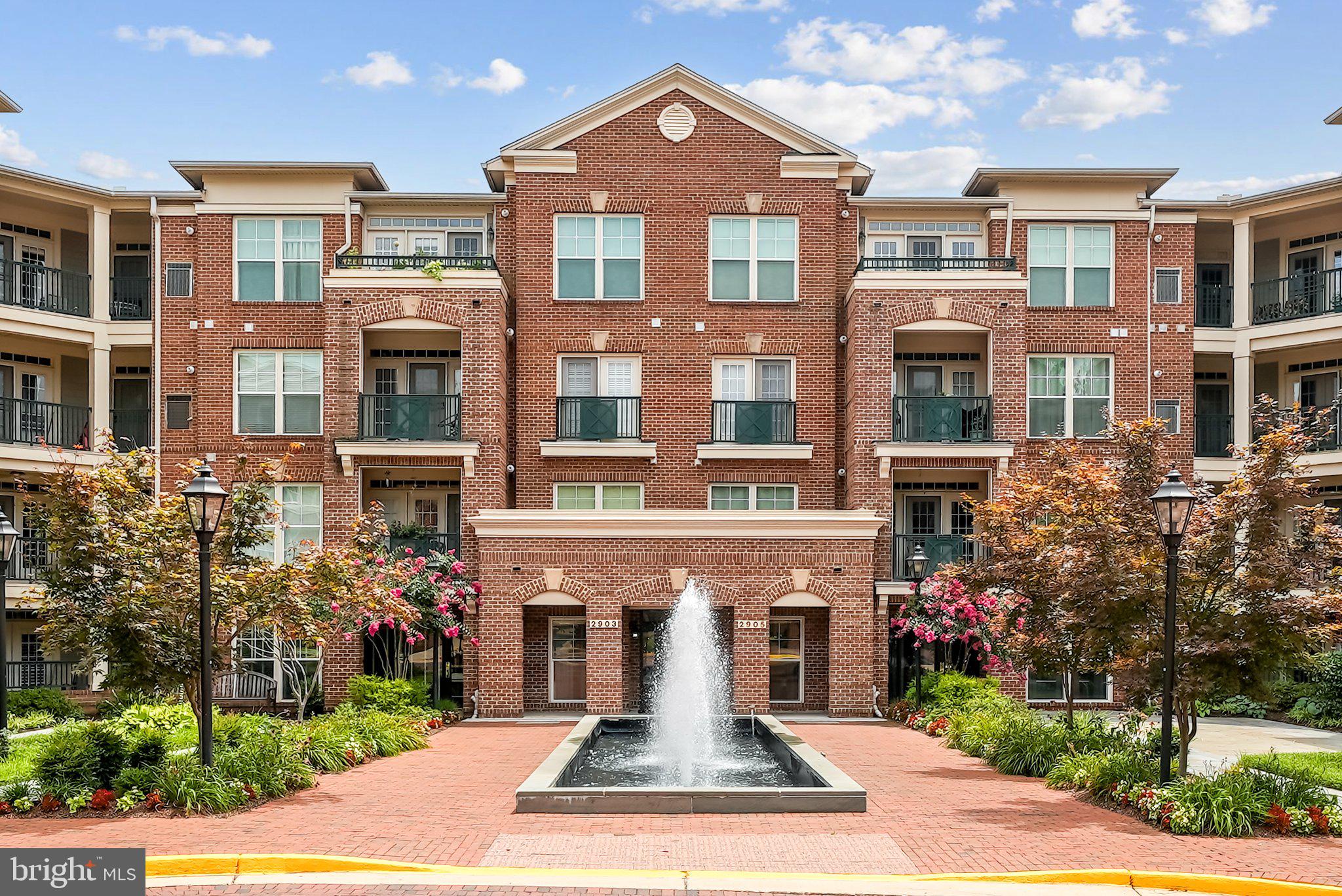 SAINTSBURY PLAZA - Residential