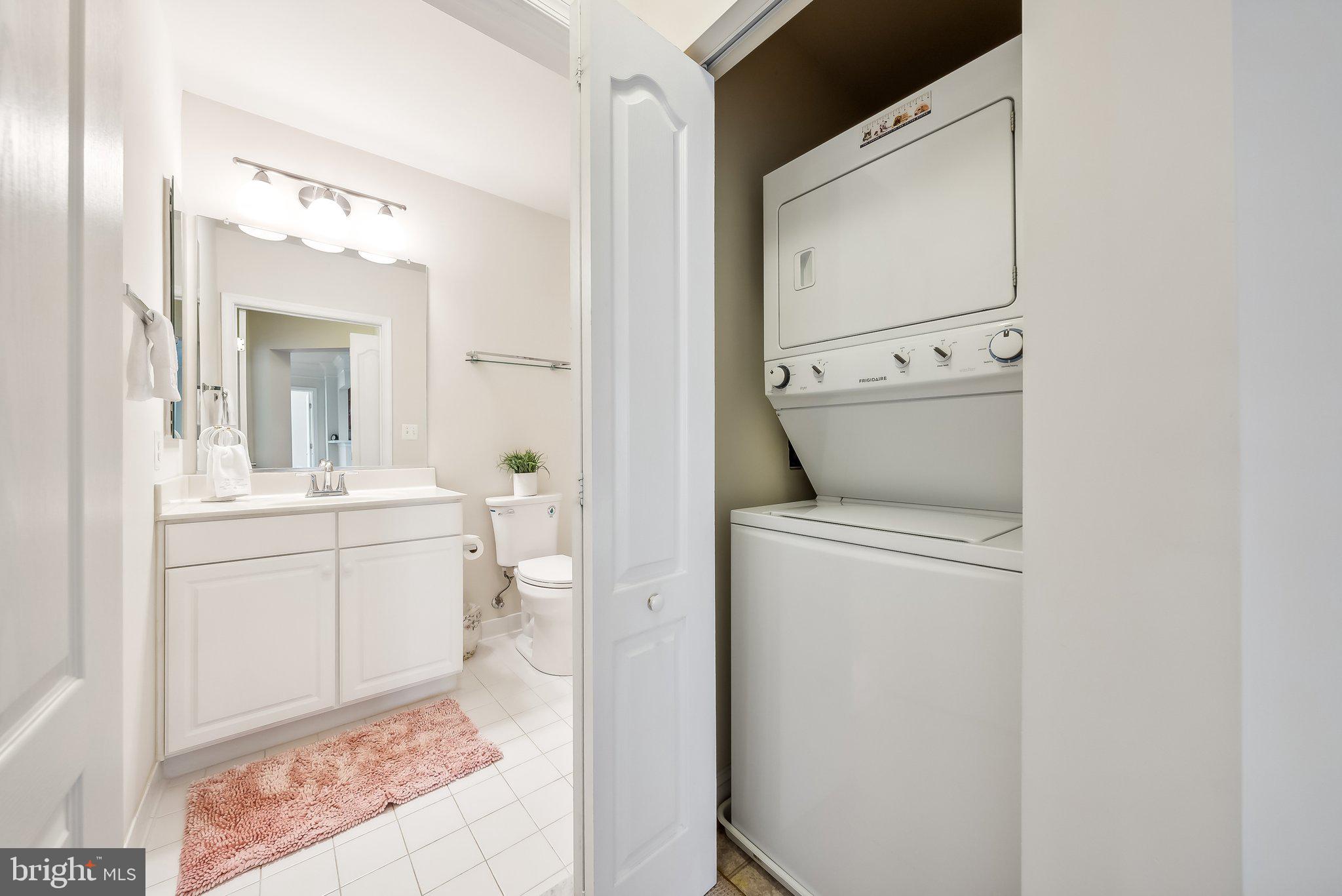 SAINTSBURY PLAZA - Residential