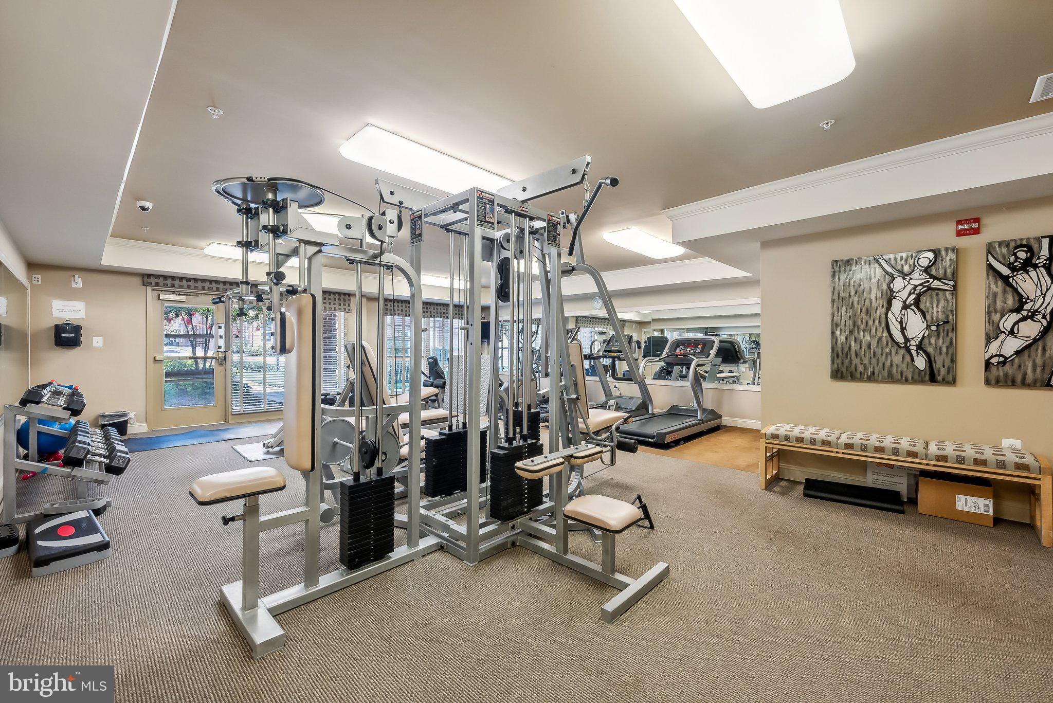 SAINTSBURY PLAZA - Residential