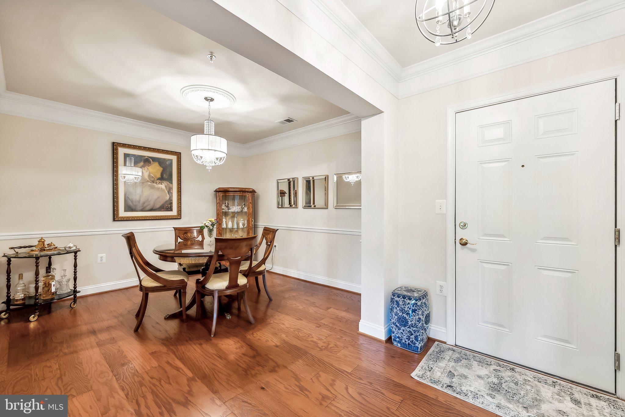 SAINTSBURY PLAZA - Residential