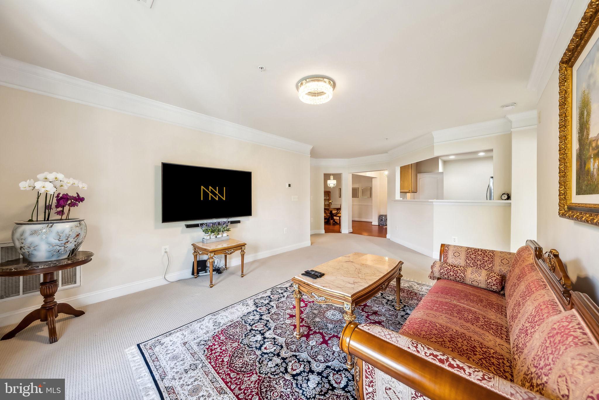 SAINTSBURY PLAZA - Residential