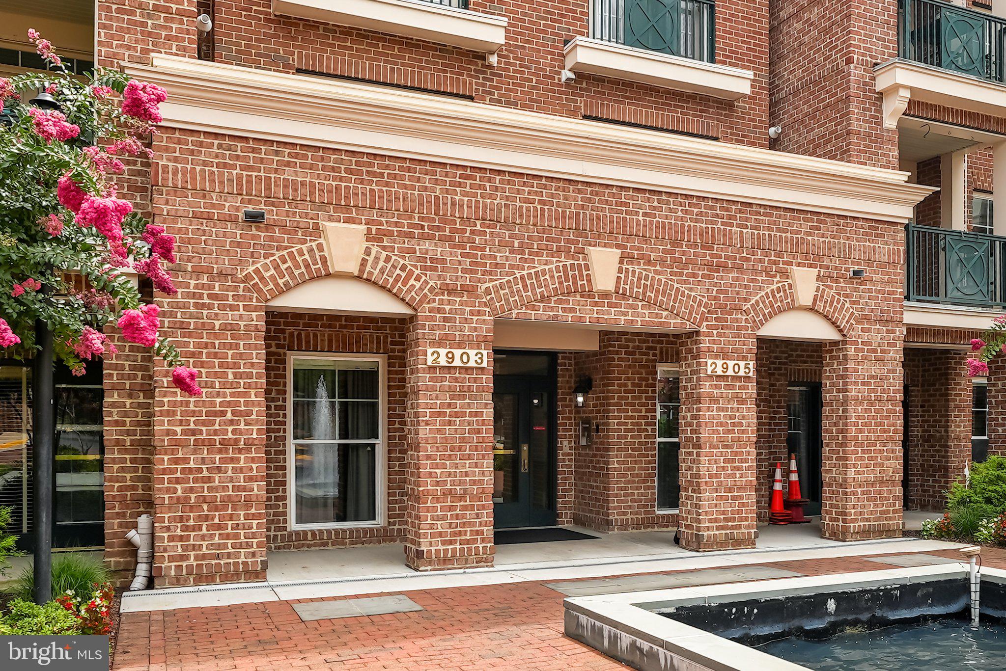 SAINTSBURY PLAZA - Residential