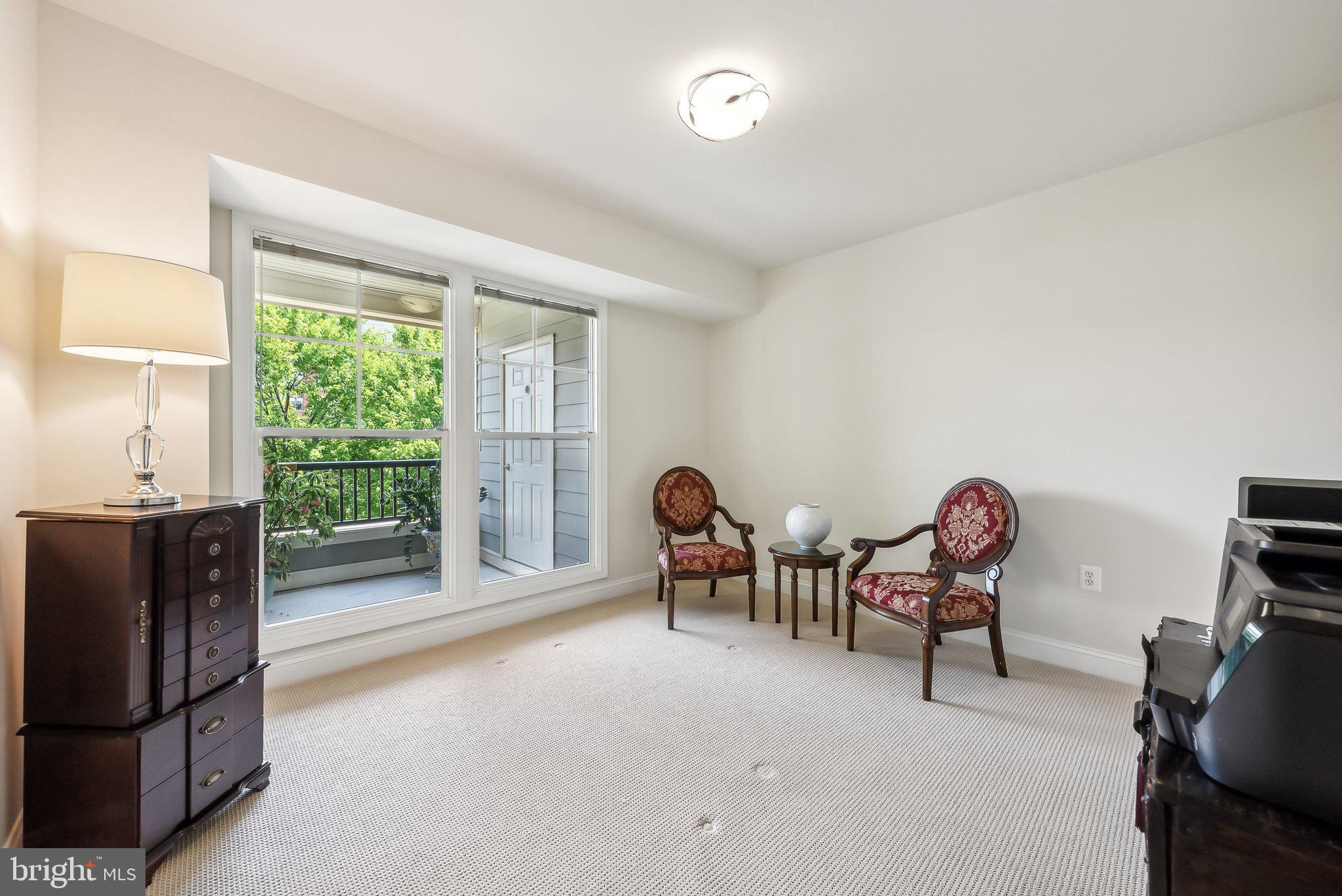 SAINTSBURY PLAZA - Residential