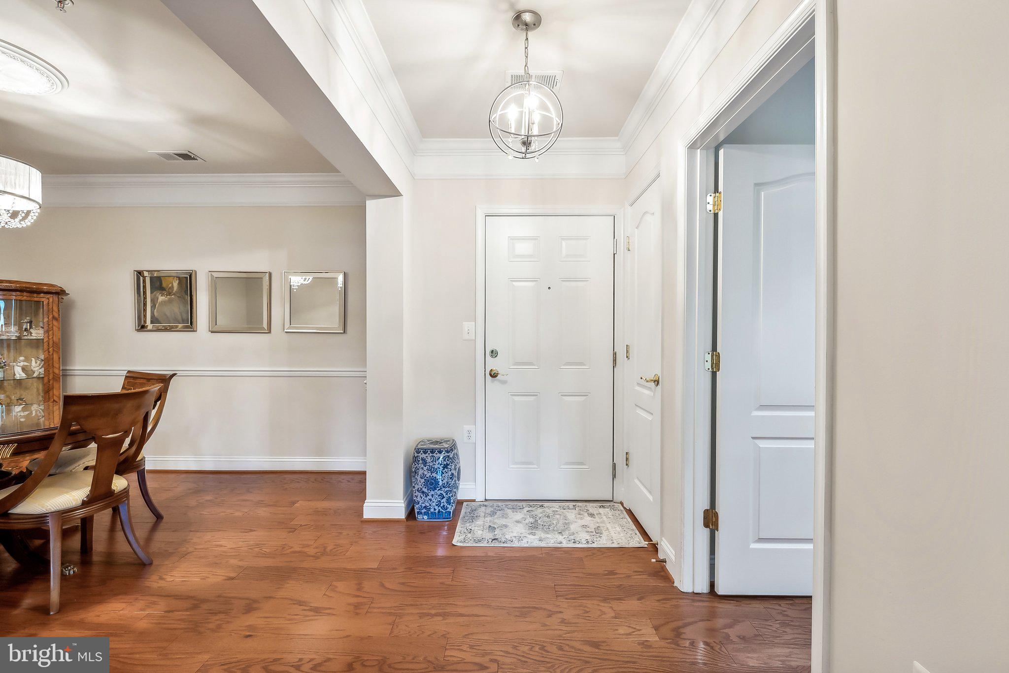 SAINTSBURY PLAZA - Residential