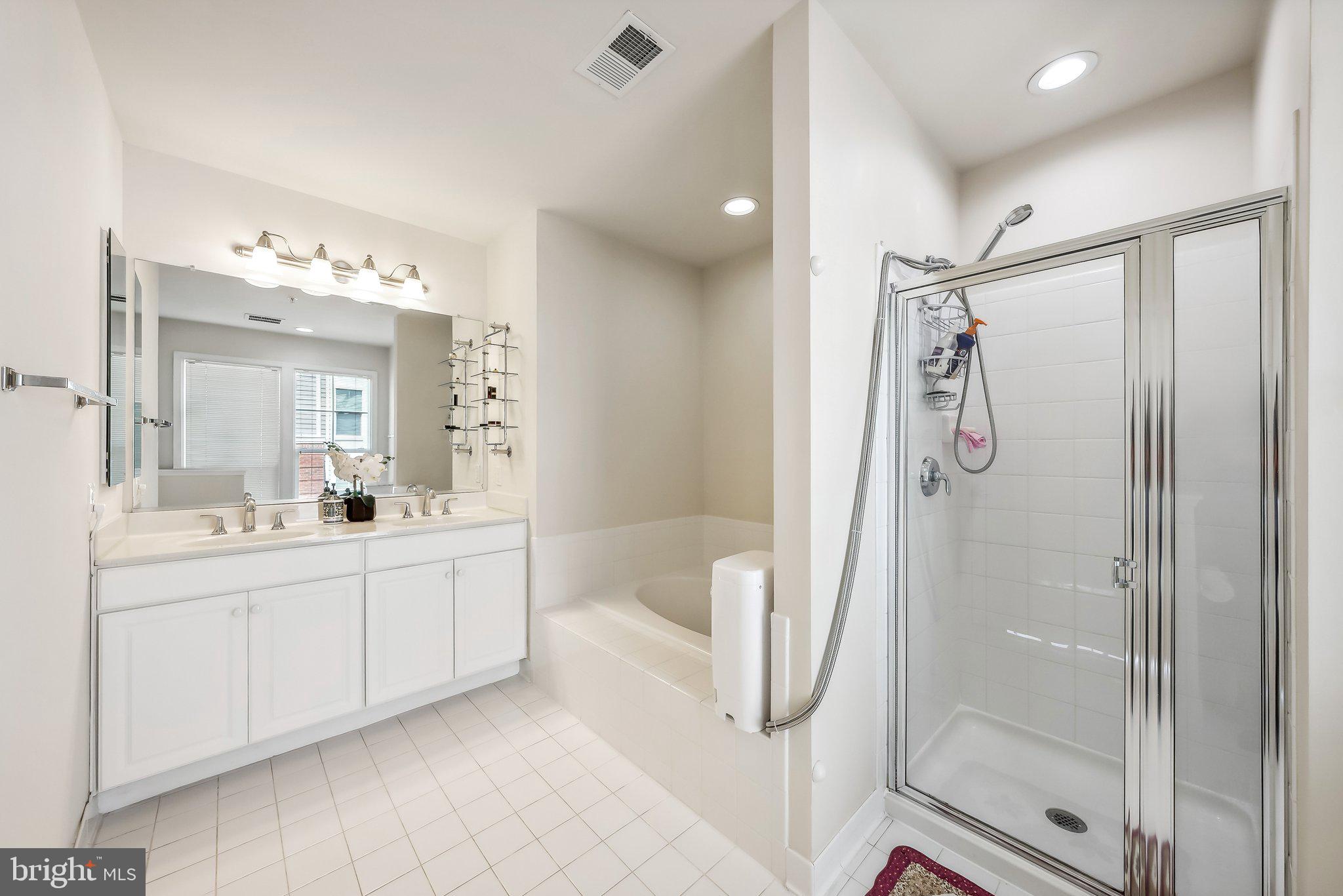 SAINTSBURY PLAZA - Residential