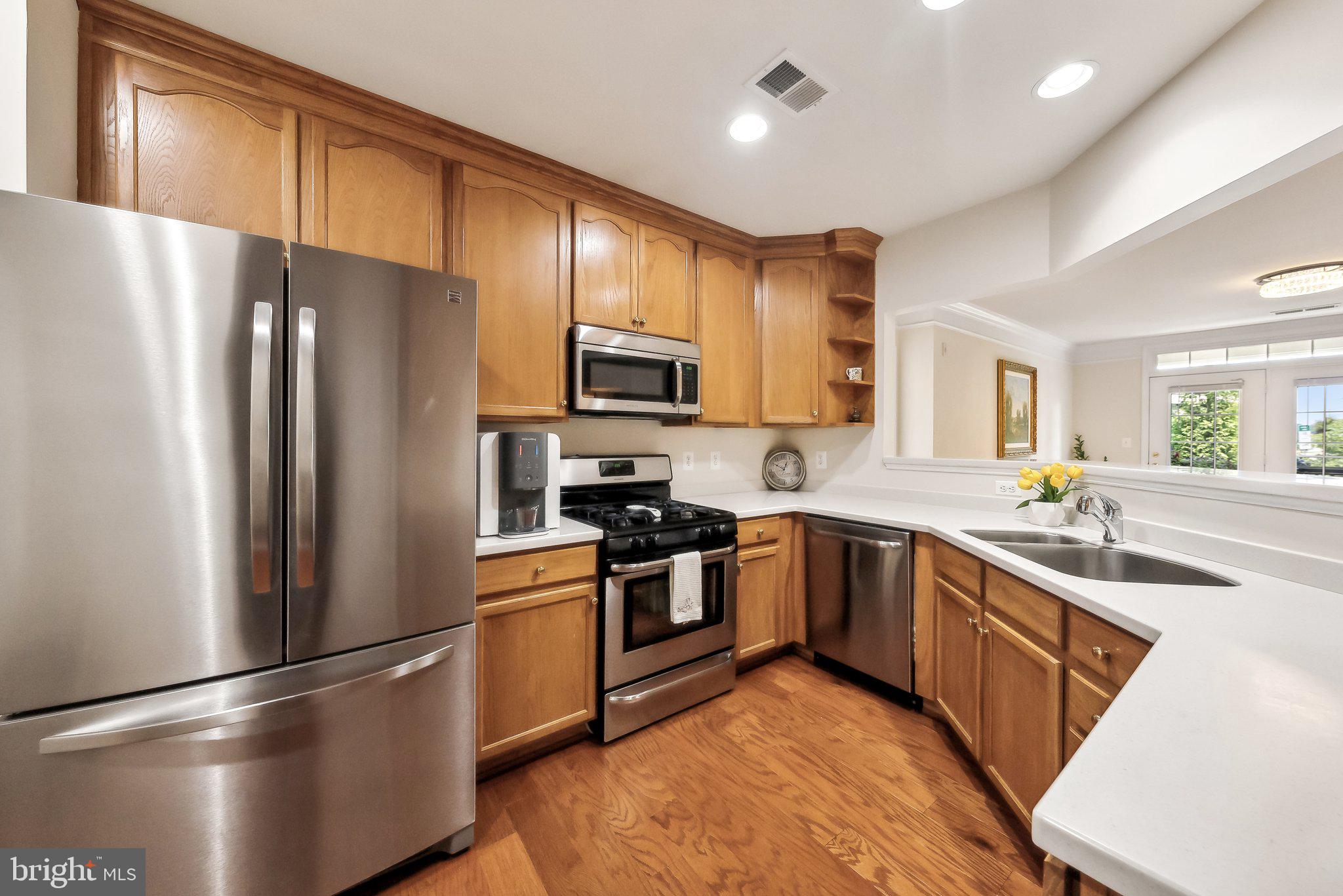 SAINTSBURY PLAZA - Residential