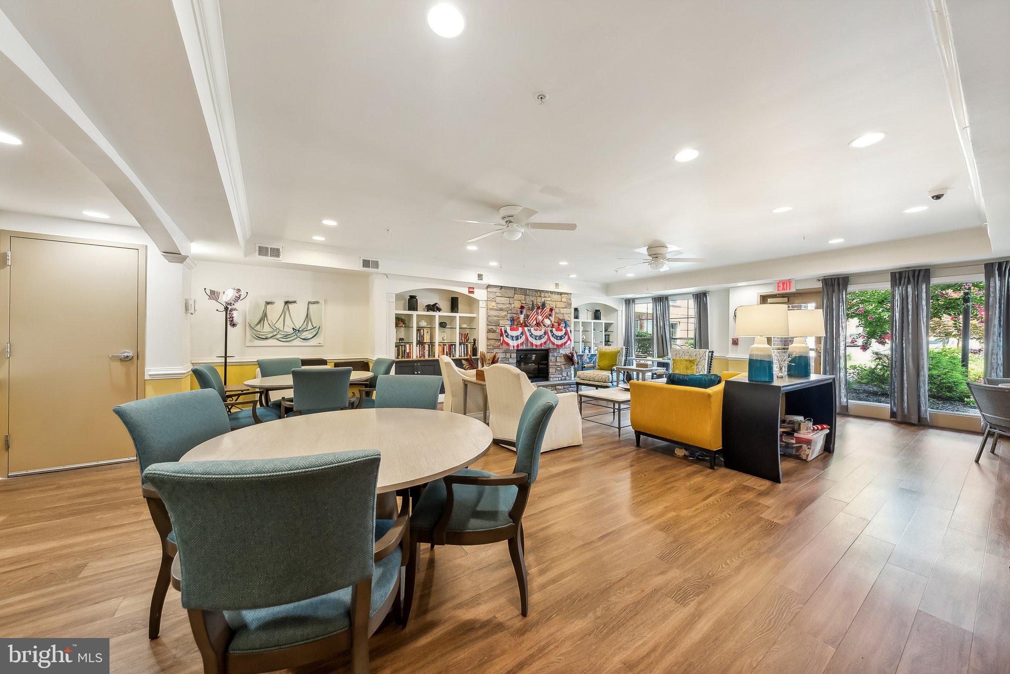 SAINTSBURY PLAZA - Residential