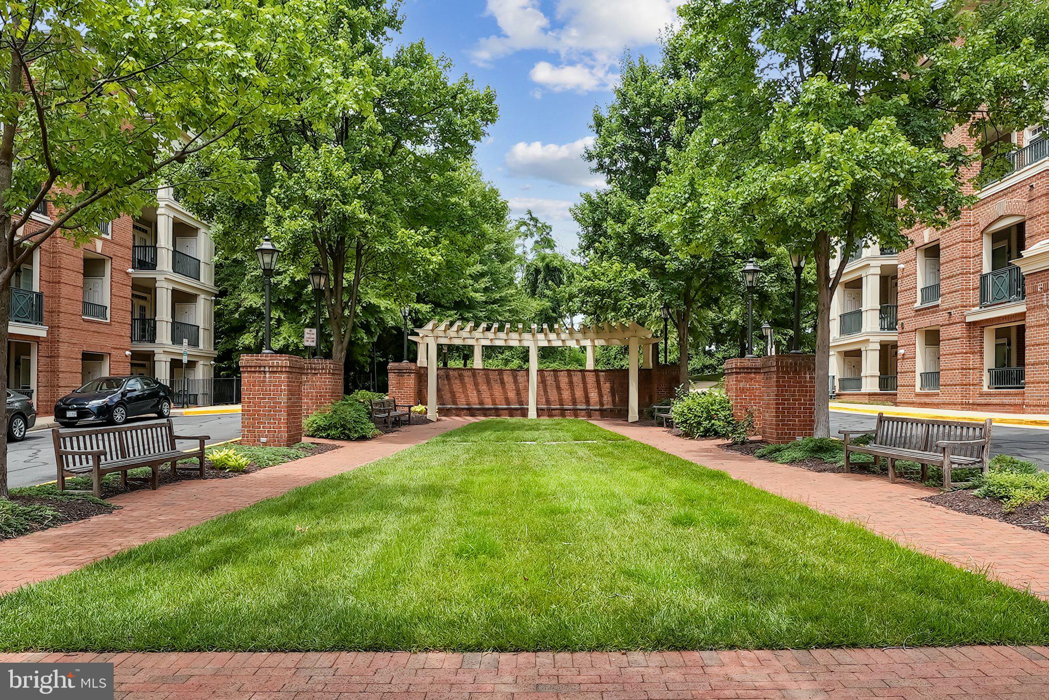 SAINTSBURY PLAZA - Residential