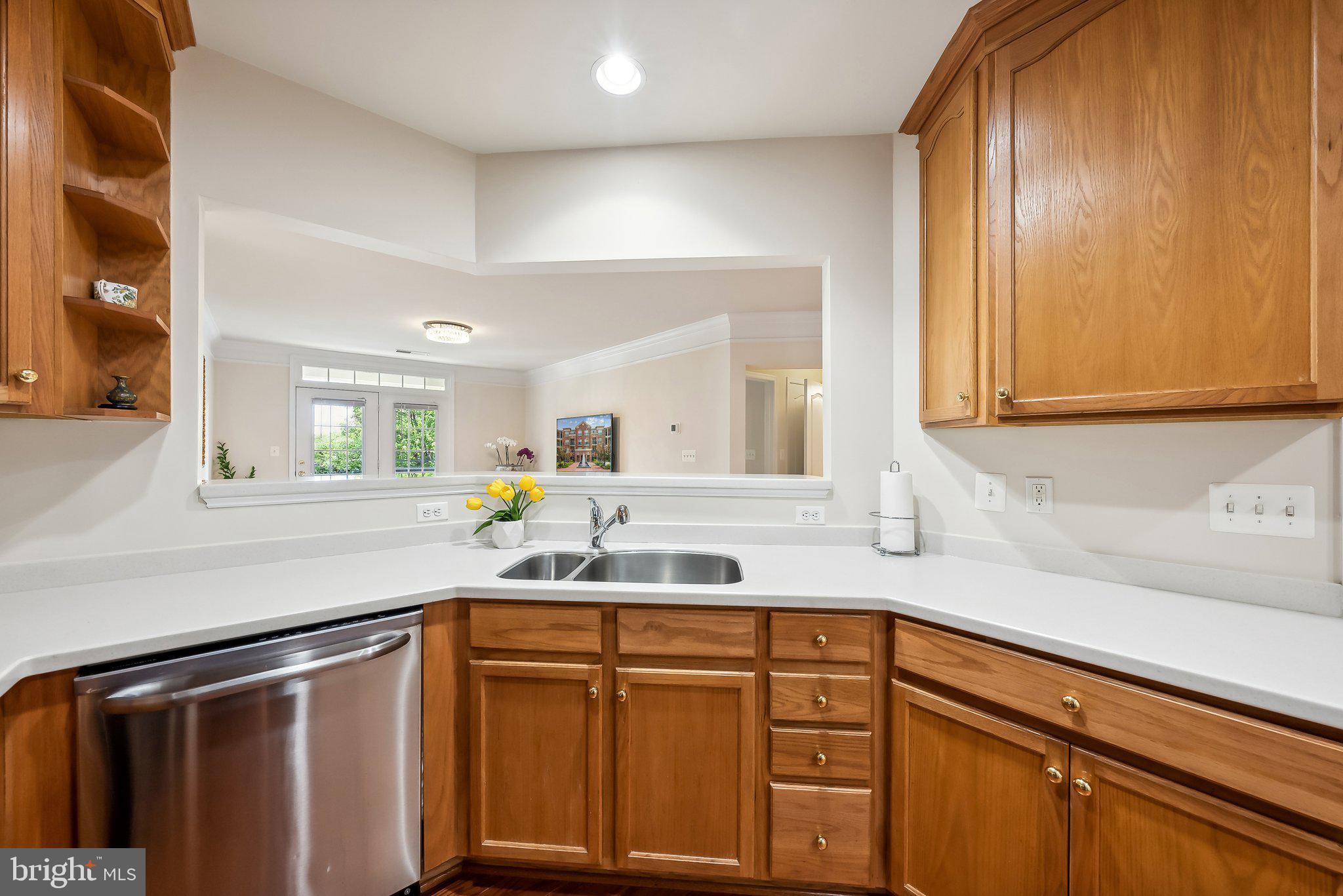 SAINTSBURY PLAZA - Residential