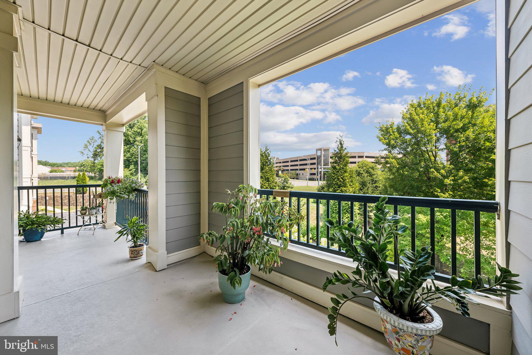 SAINTSBURY PLAZA - Residential