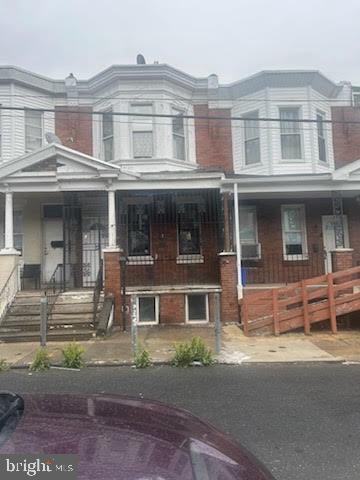 Recently renovated 3 bed 1 bath. Application and instructions are in the document section of this listing.