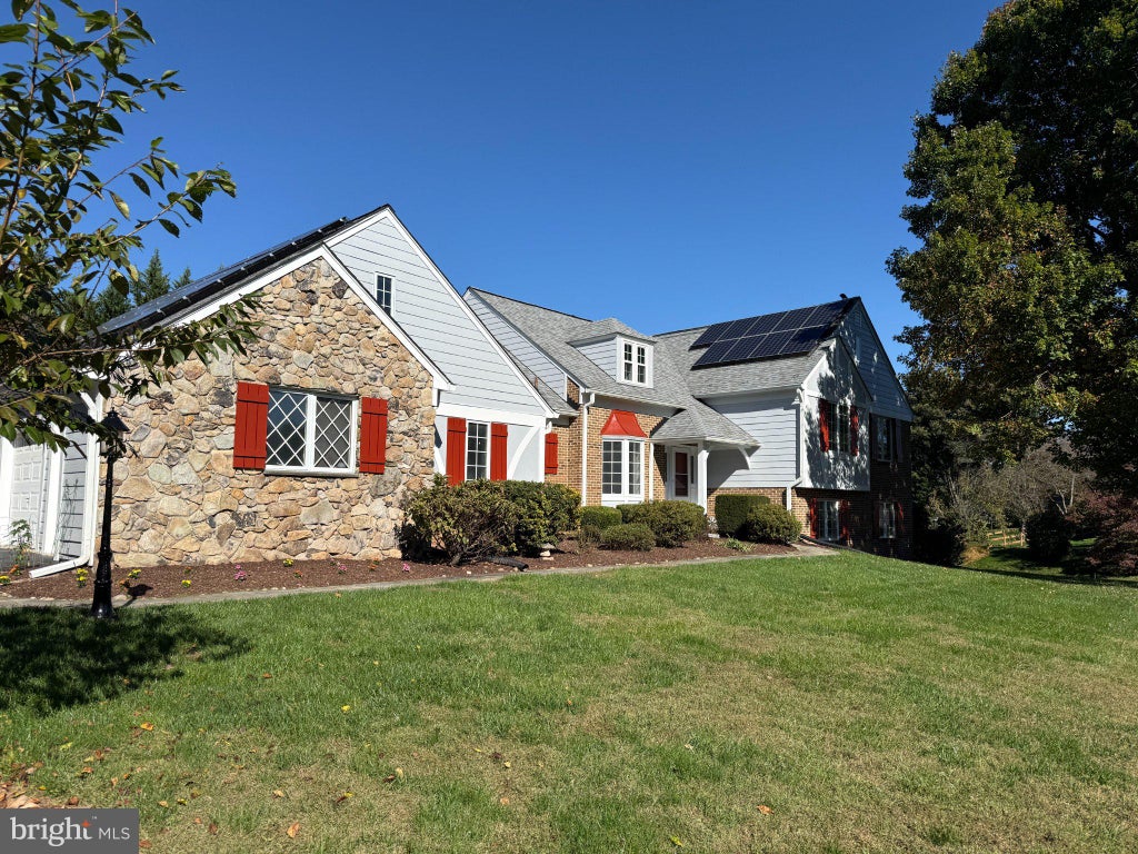Photo of 7201 Deer Lake Lane, DERWOOD, MD 20855 (MLS # MDMC2260154)