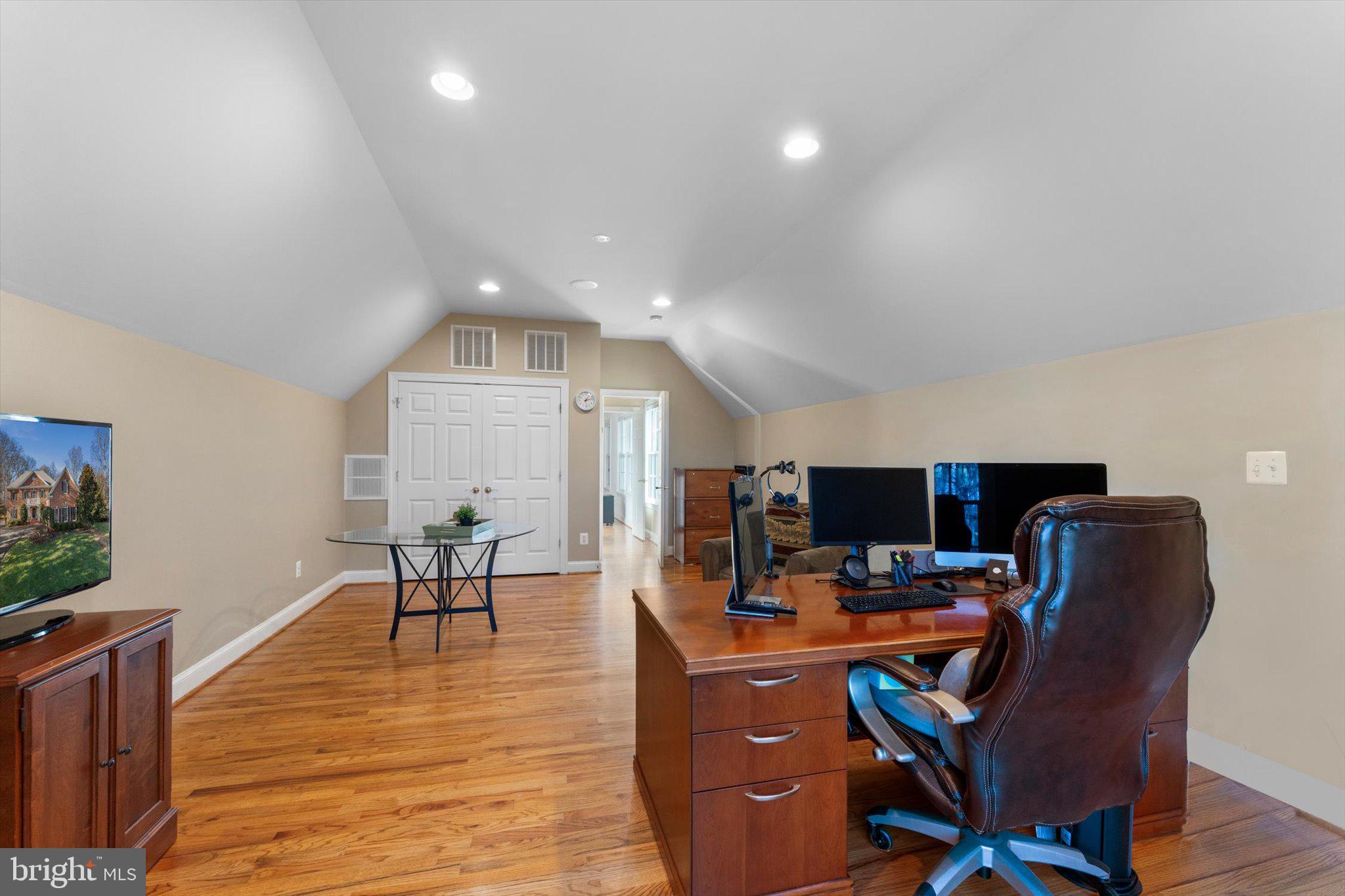 OAKTON - Residential