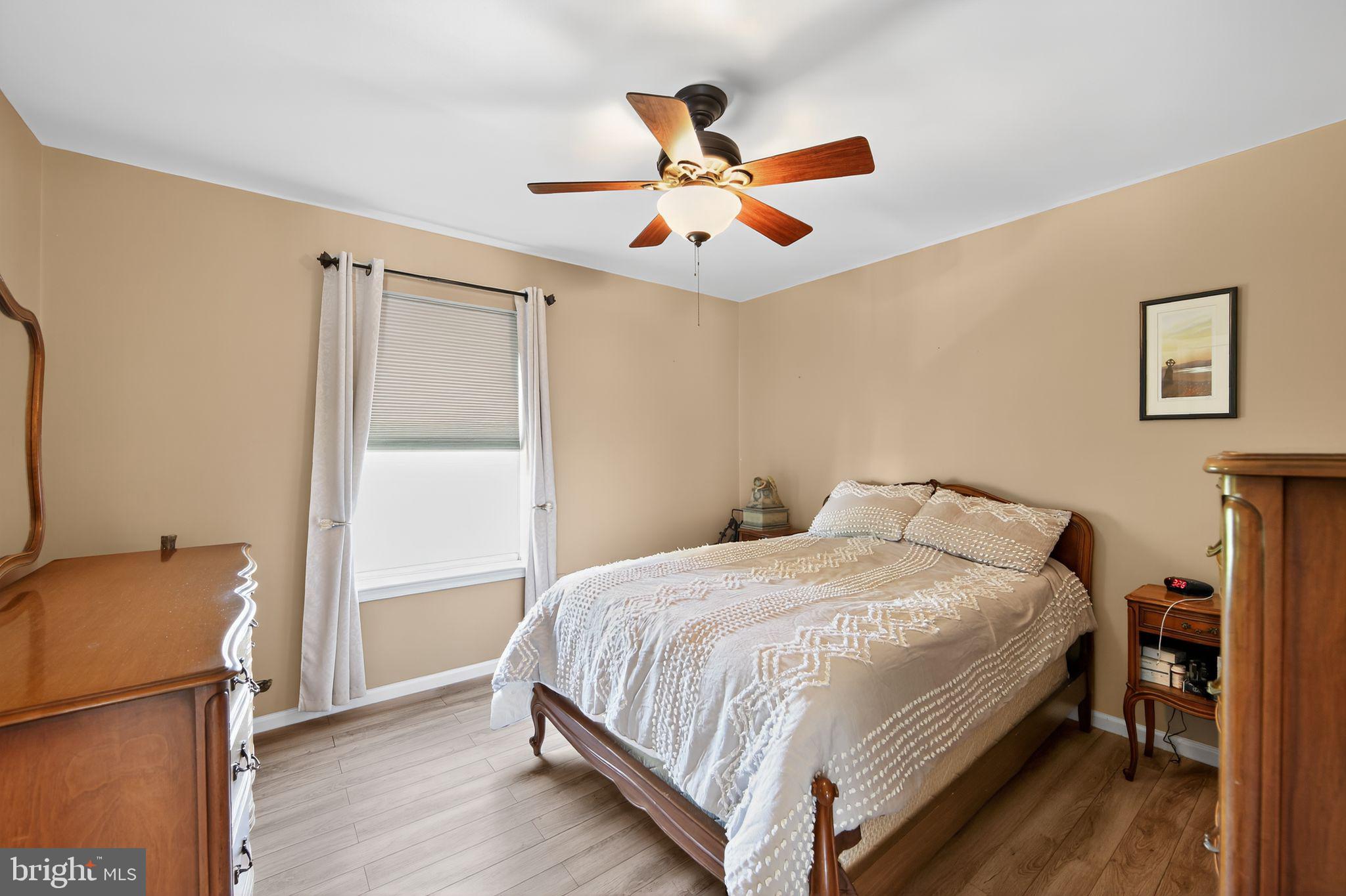 WOODED GLEN - Residential