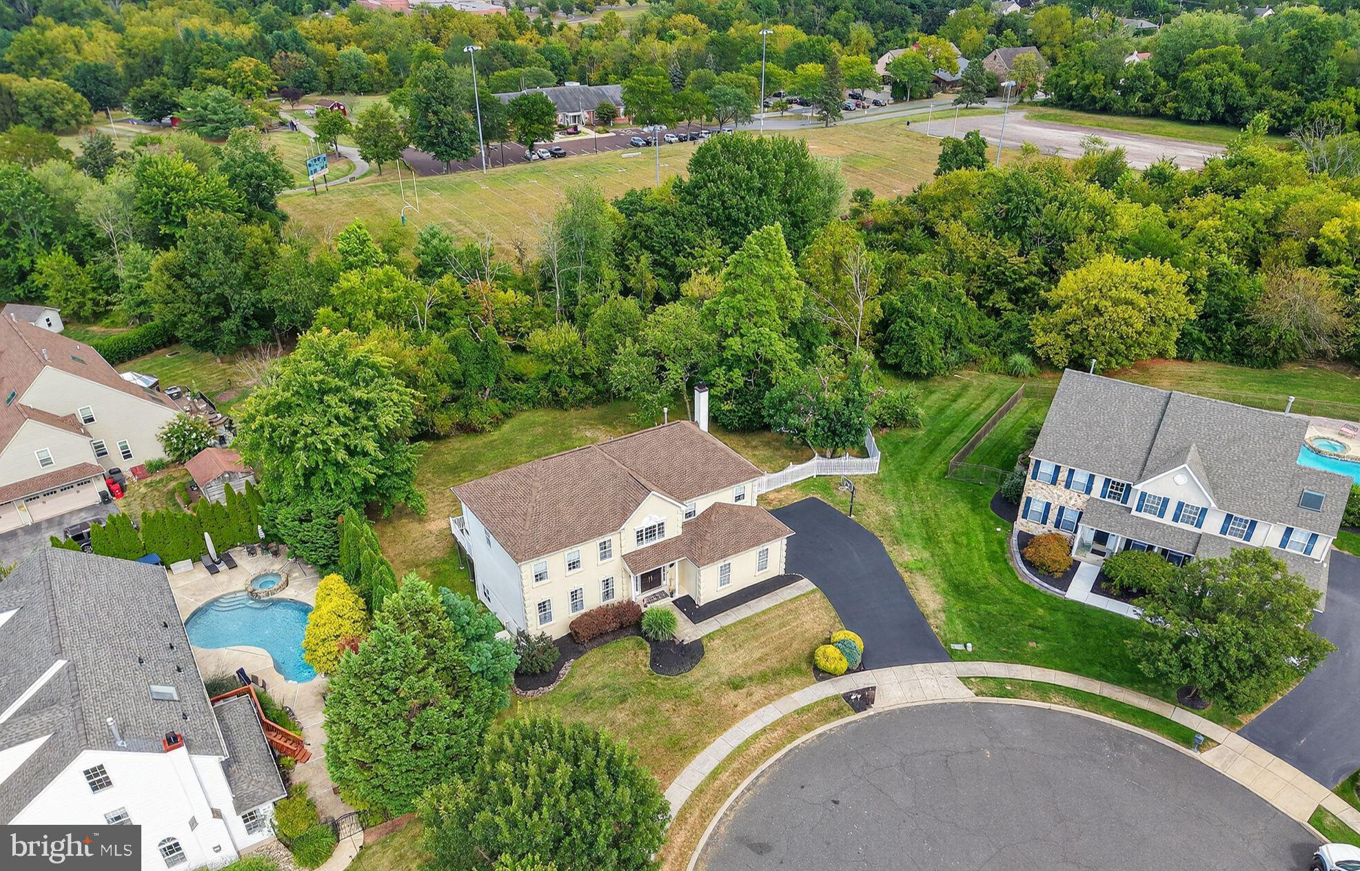 WOODED GLEN - Residential