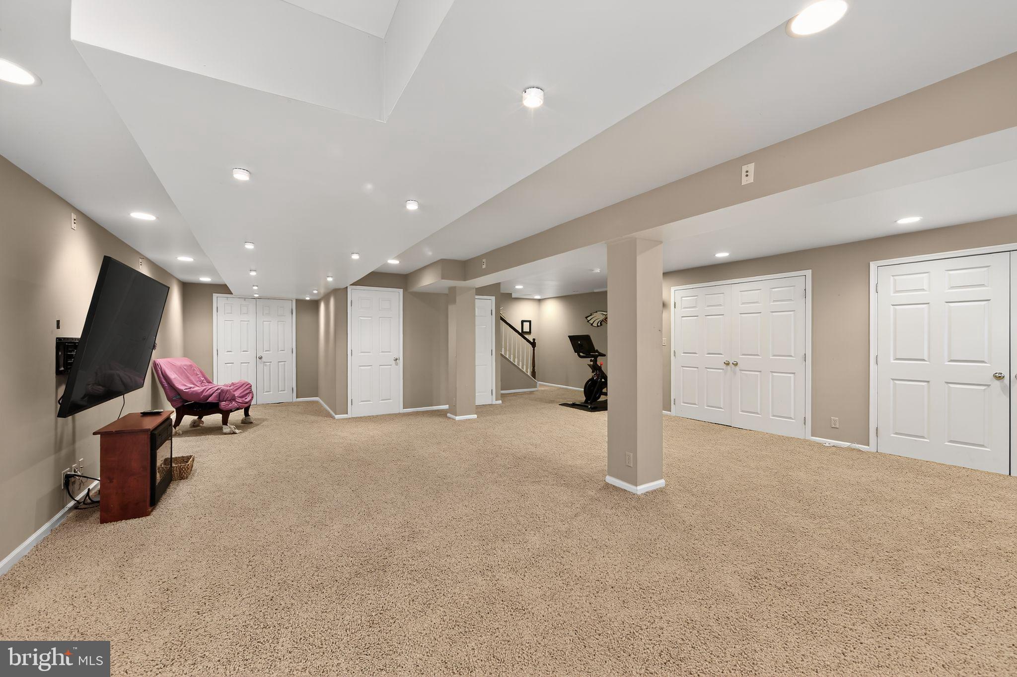 WOODED GLEN - Residential