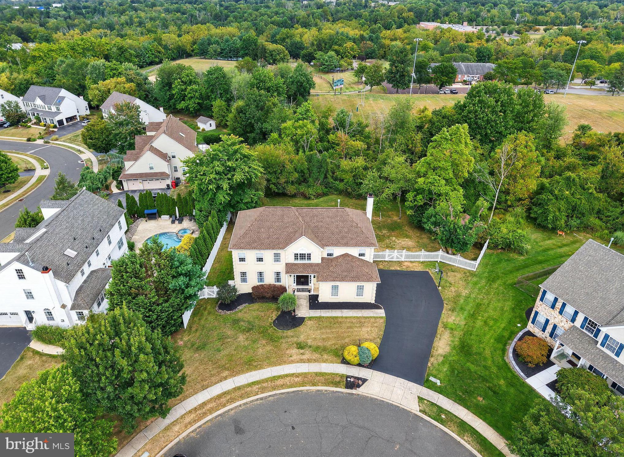 WOODED GLEN - Residential