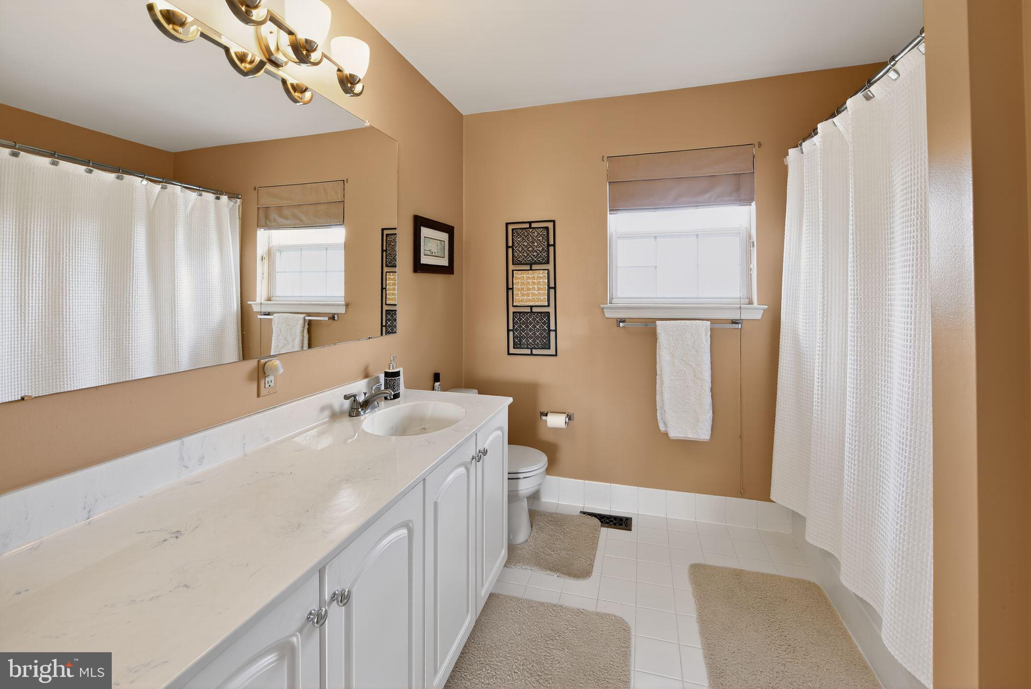 WOODED GLEN - Residential