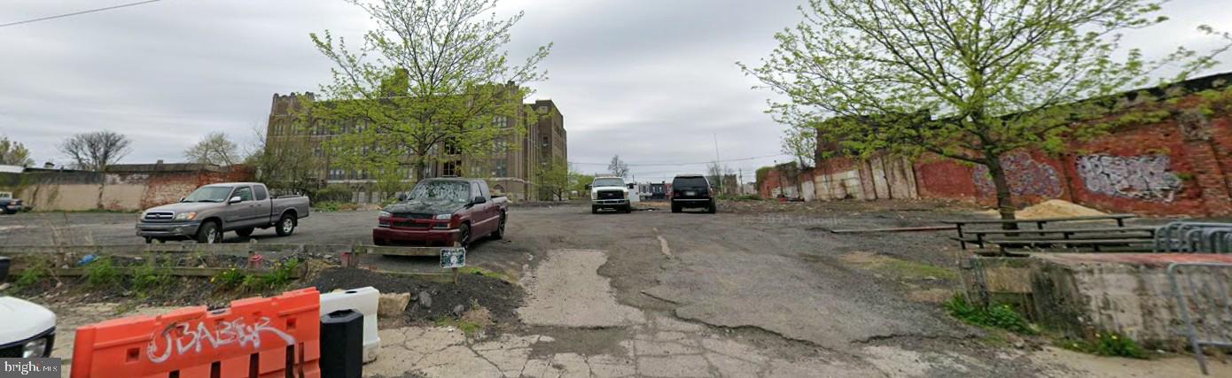 STRAWBERRY MANSION - Land
