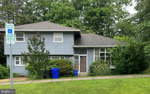 Photo of 5823 Folkstone Road, BETHESDA, MD 20817 (MLS # MDMC2135526)