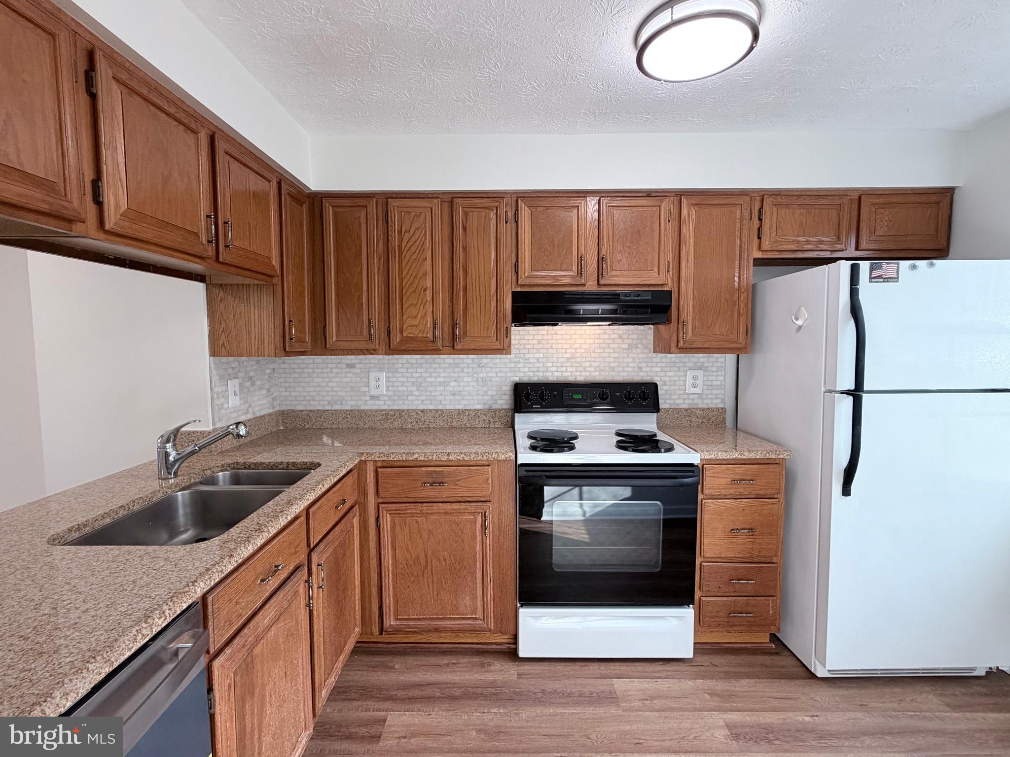 LITTLE ROCKY RUN - Residential Lease